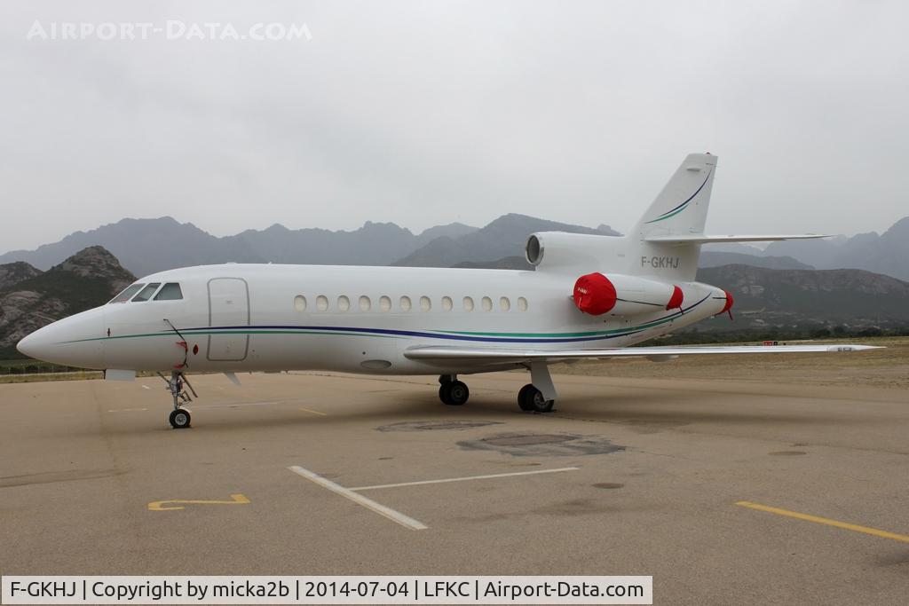 F-GKHJ, 1987 Dassault Falcon 900B C/N 011, Parked