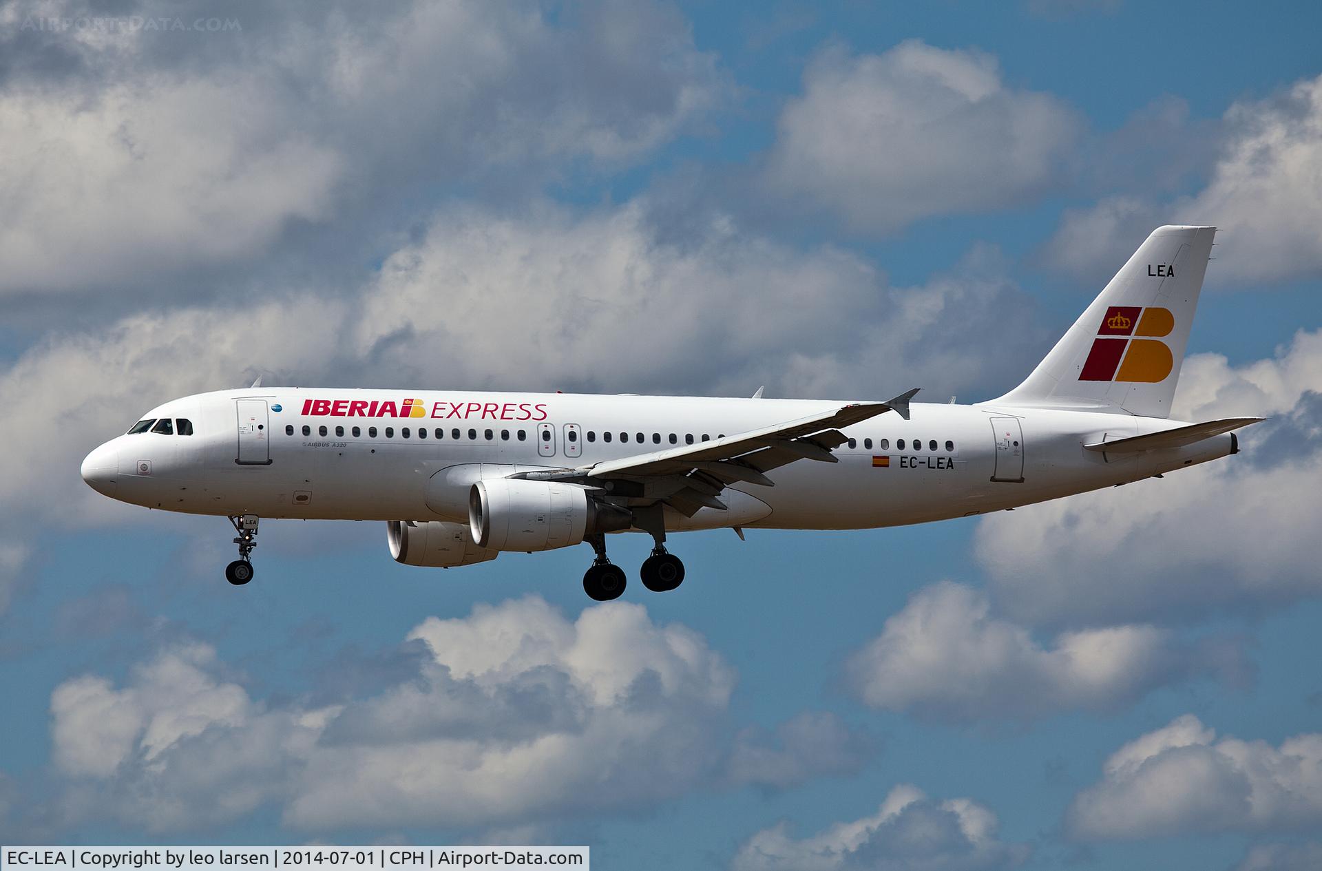 EC-LEA, 1999 Airbus A320-214 C/N 1099, Copenhagen Kastrup 1.7.14