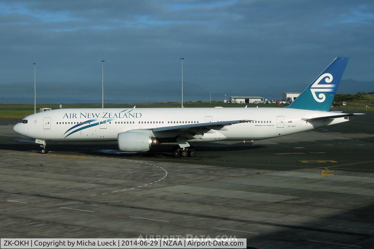 ZK-OKH, 2007 Boeing 777-219/ER C/N 34379, At Auckland