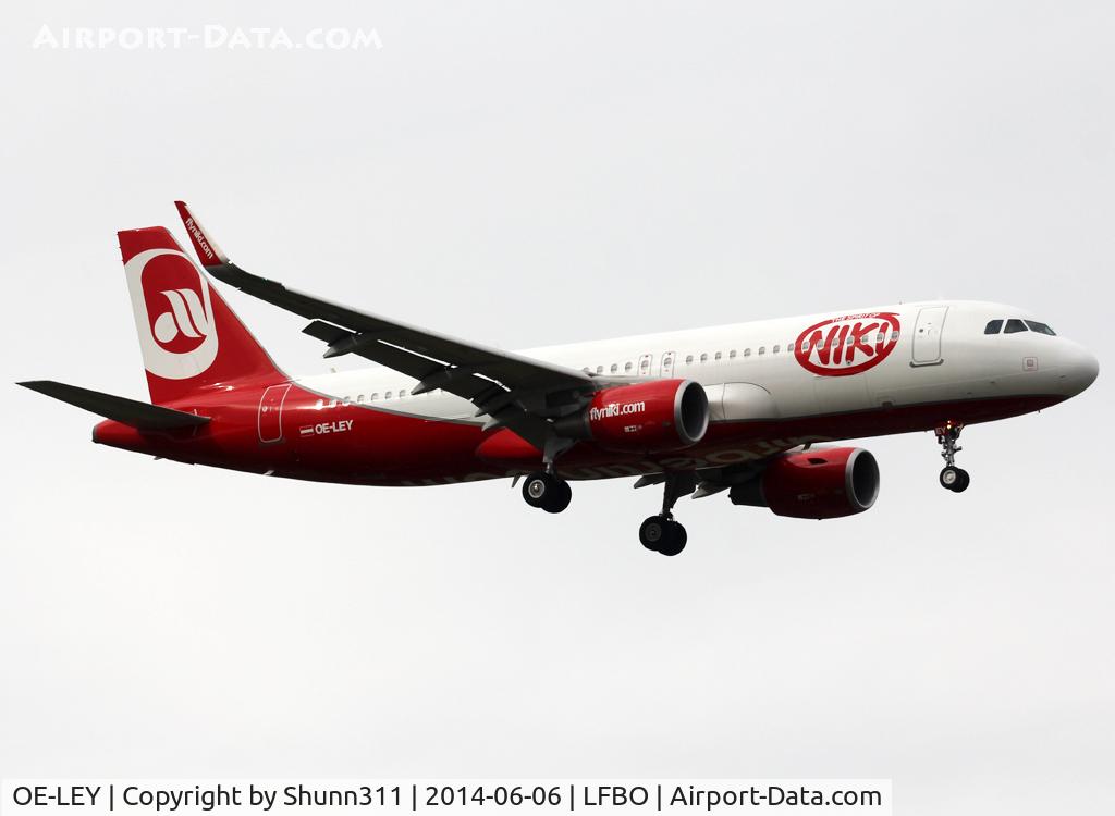 OE-LEY, 2013 Airbus A320-214 C/N 5648, Landing rwy 14R
