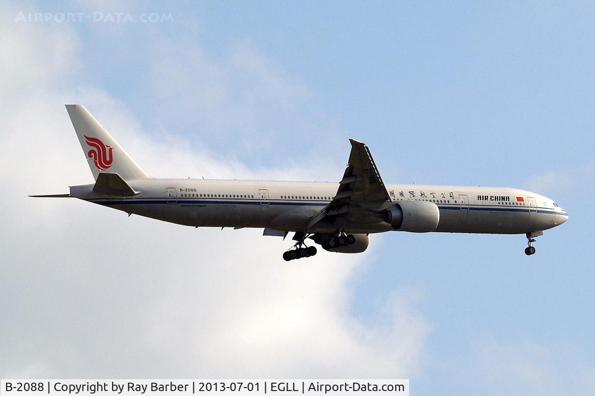 B-2088, 2011 Boeing 777-39L/ER C/N 38668, Boeing 777-39LER [38668] (Air China) Home~G 01/07/2013. On approach 27L.