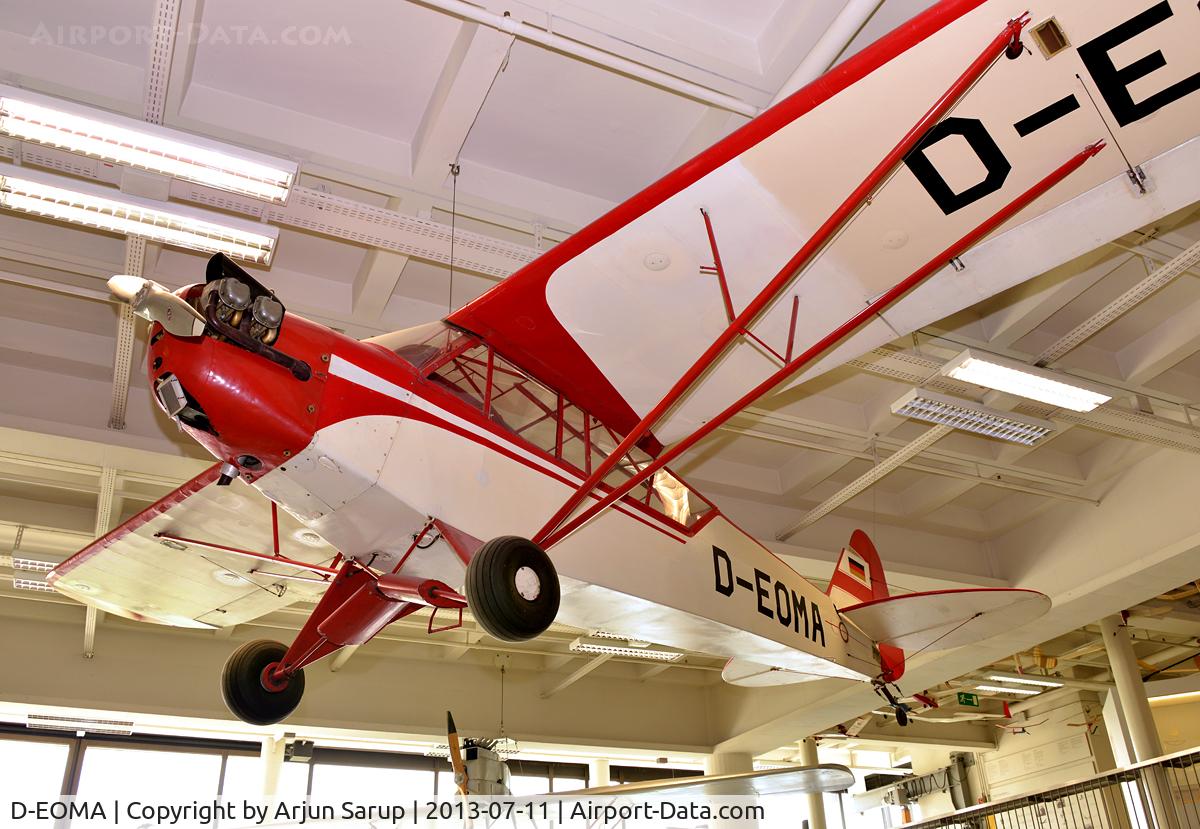 D-EOMA, 1944 Piper L-4J Grasshopper (J3C-65D) C/N 12622, On display at Deutsches Museum München.
