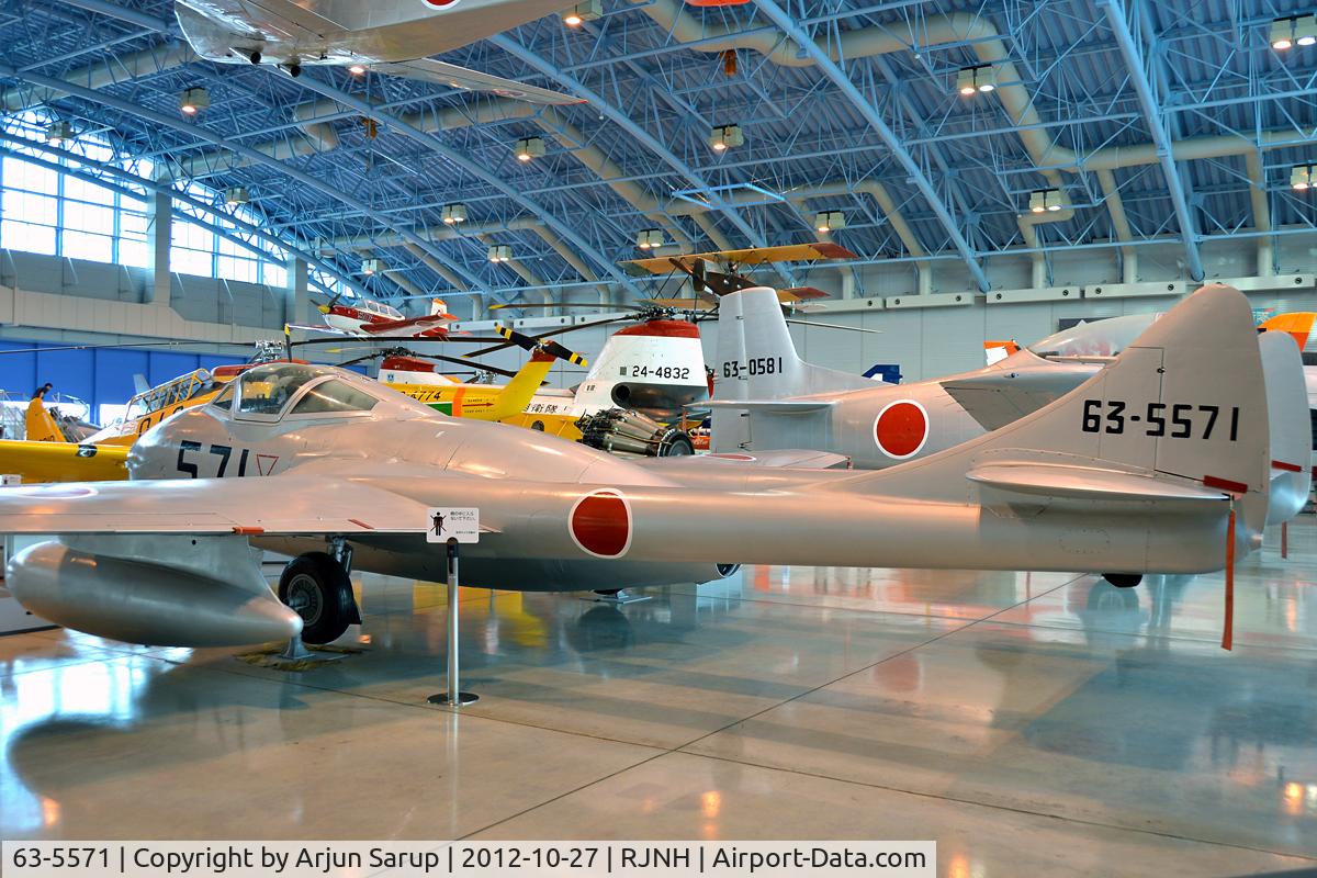 63-5571, De Havilland DH-115 Vampire T.55 C/N 15758, On display at JASDF Hamamatsu Kohokan.