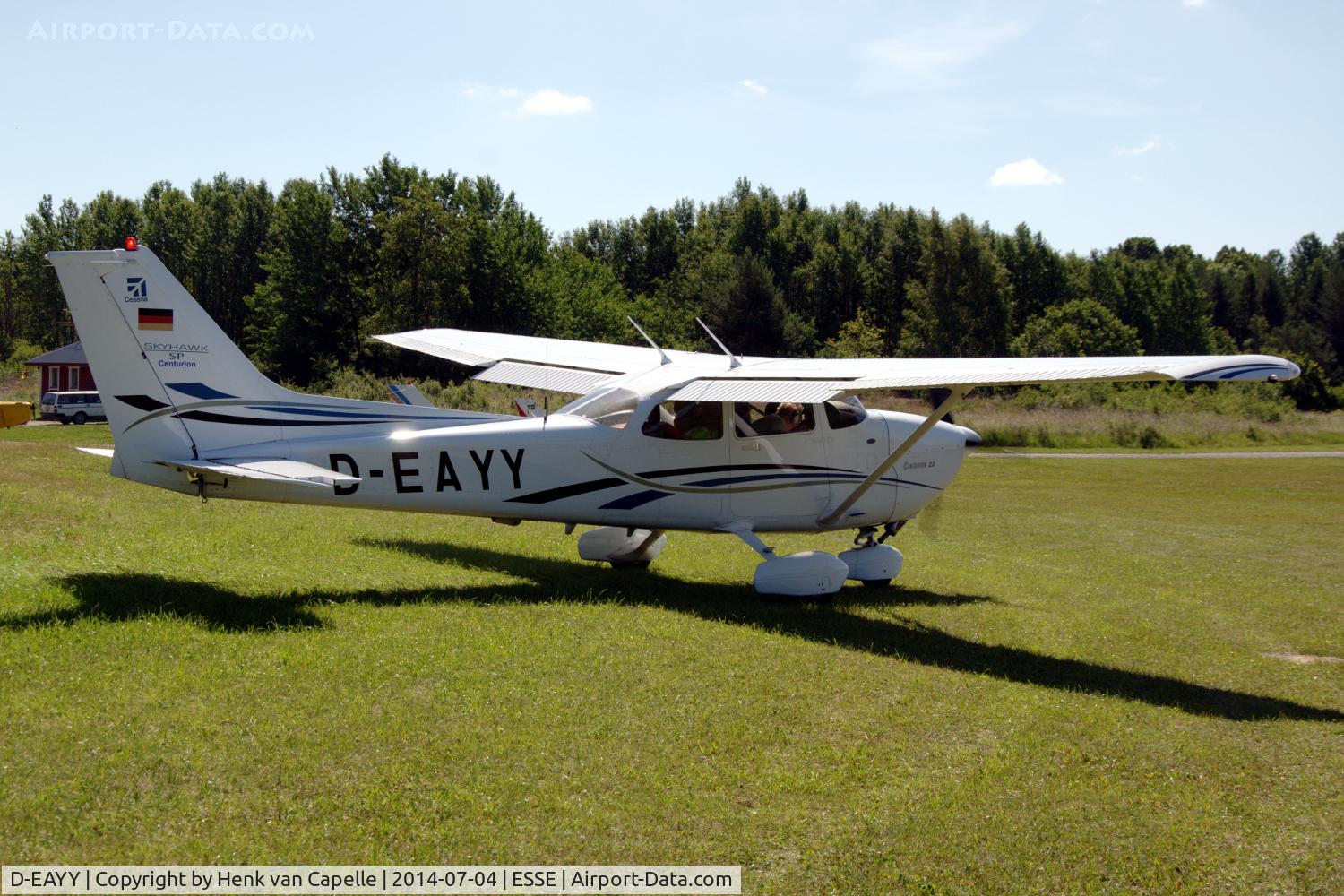 D-EAYY, 2006 Cessna 172S Skyhawk SP C/N 172S10229, Diesel-powered Cessna 172S taxying towards the runway at Skå-Edeby airfield, Sweden
