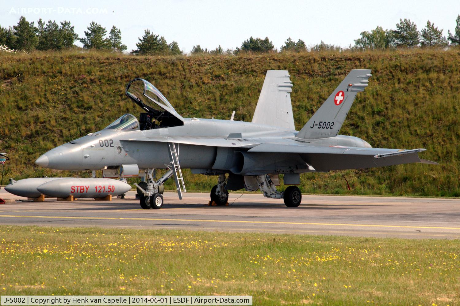 J-5002, McDonnell Douglas F/A-18C Hornet C/N 1315/SFC002, Swiss Air Force F-18C parked at Ronneby Air Base, Sweden