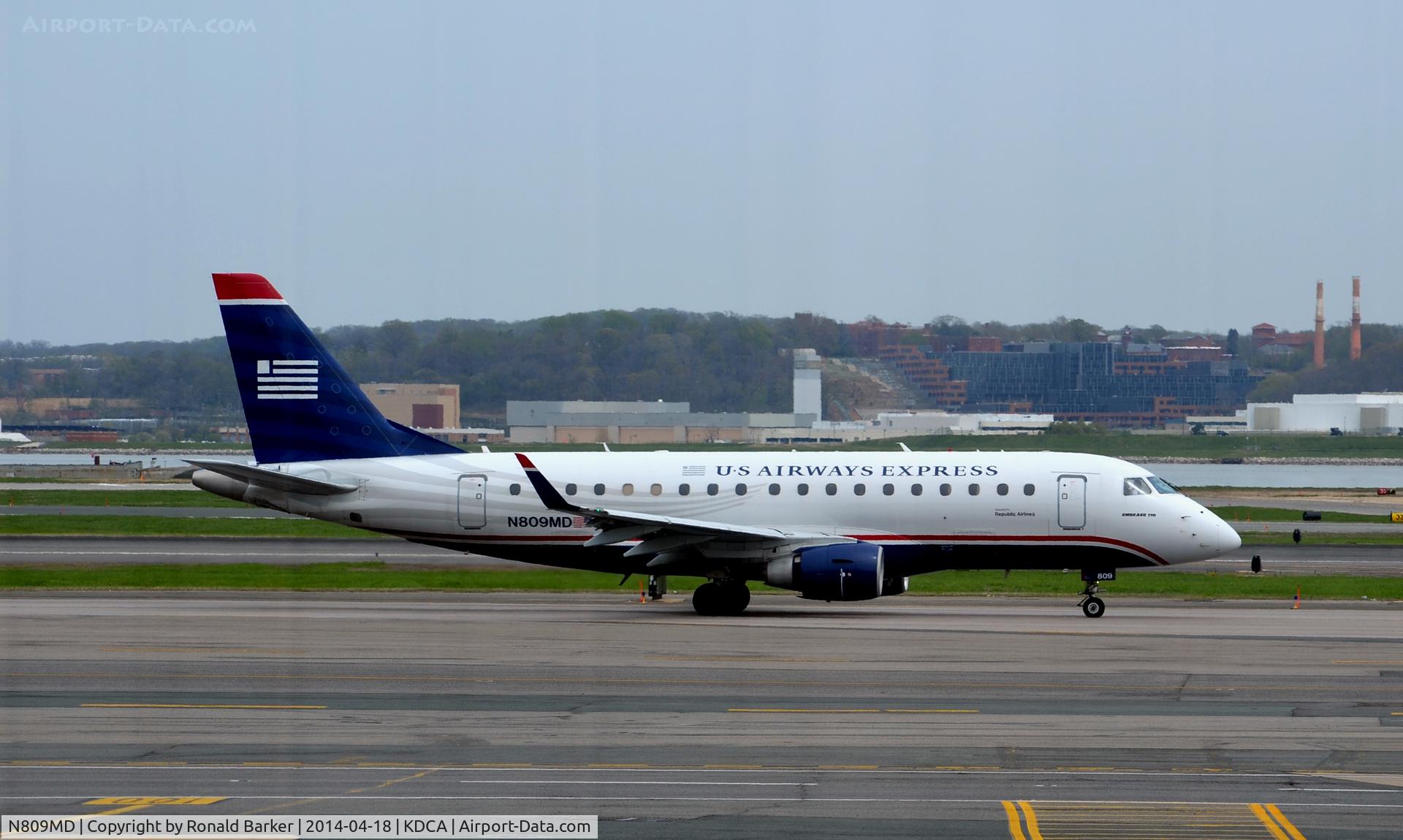 N809MD, 2004 Embraer 170SU (ERJ-170-100SU) C/N 17000022, Taxi National Airport