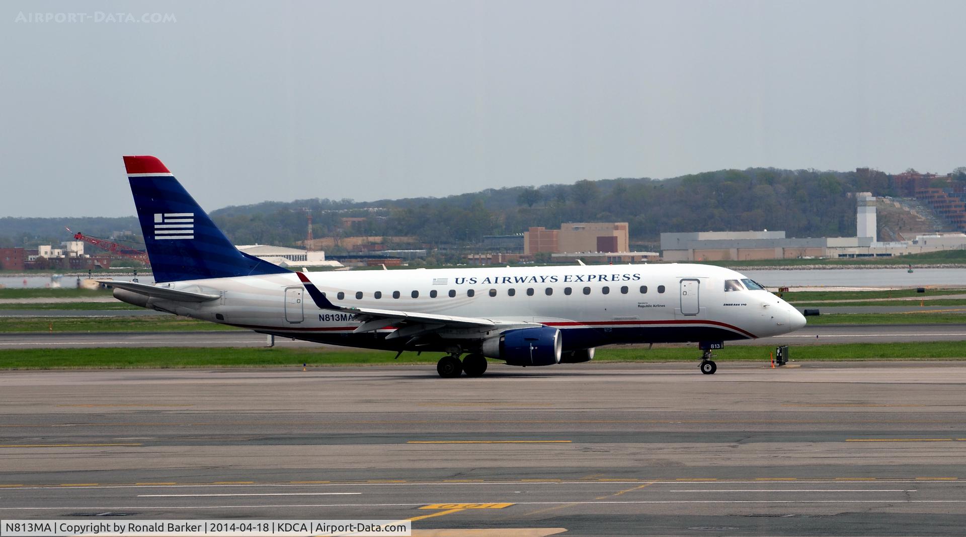 N813MA, 2004 Embraer 170SU (ERJ-170-100SU) C/N 17000031, Taxi National Airport