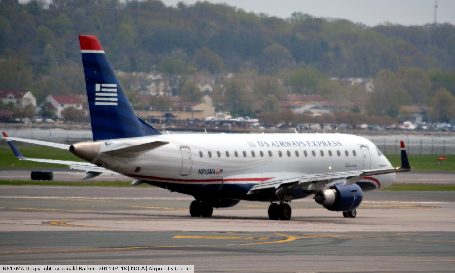 N813MA, 2004 Embraer 170SU (ERJ-170-100SU) C/N 17000031, Taxi for takeoff National Airport