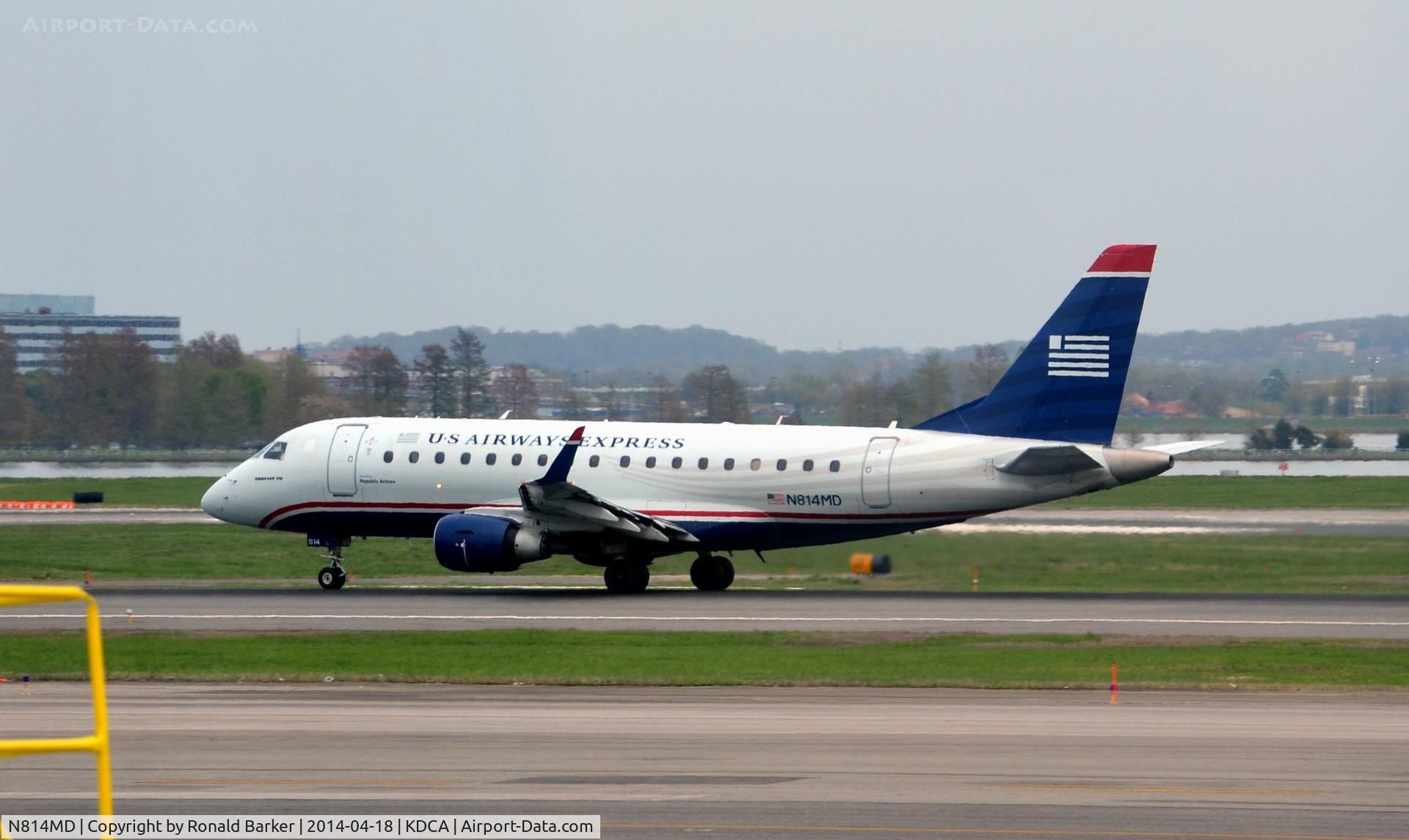 N814MD, 2004 Embraer 170SU (ERJ-170-100SU) C/N 17000033, Takeoff roll National Airport