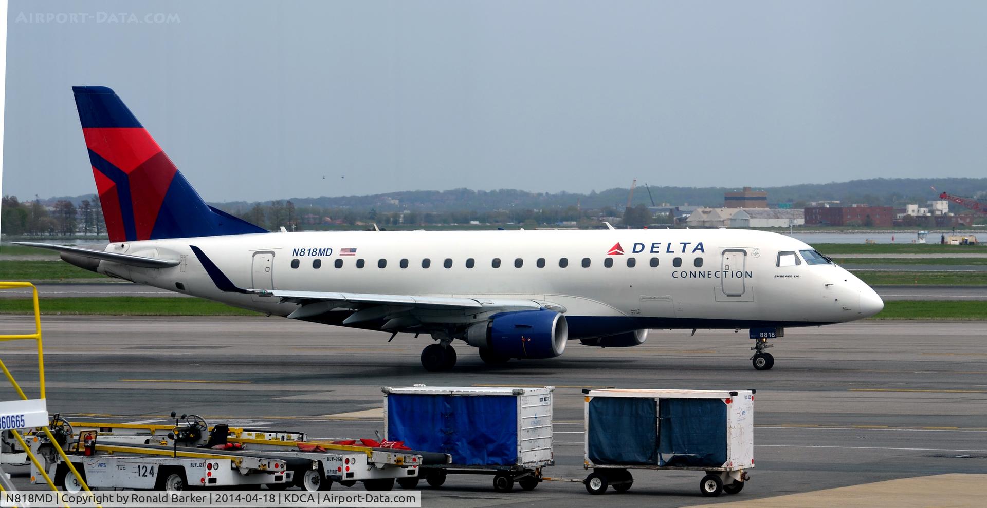 N818MD, 2004 Embraer 170SU (ERJ-170-100SU) C/N 17000039, Taxi National Airport