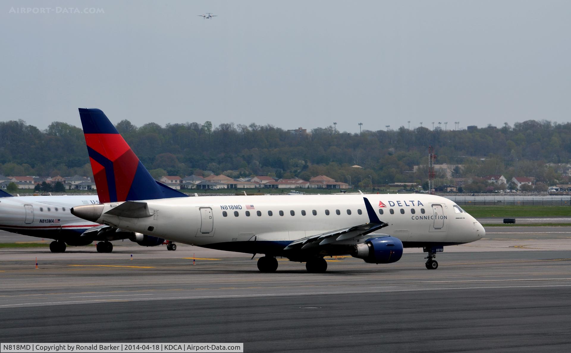 N818MD, 2004 Embraer 170SU (ERJ-170-100SU) C/N 17000039, Taxi National Airport
