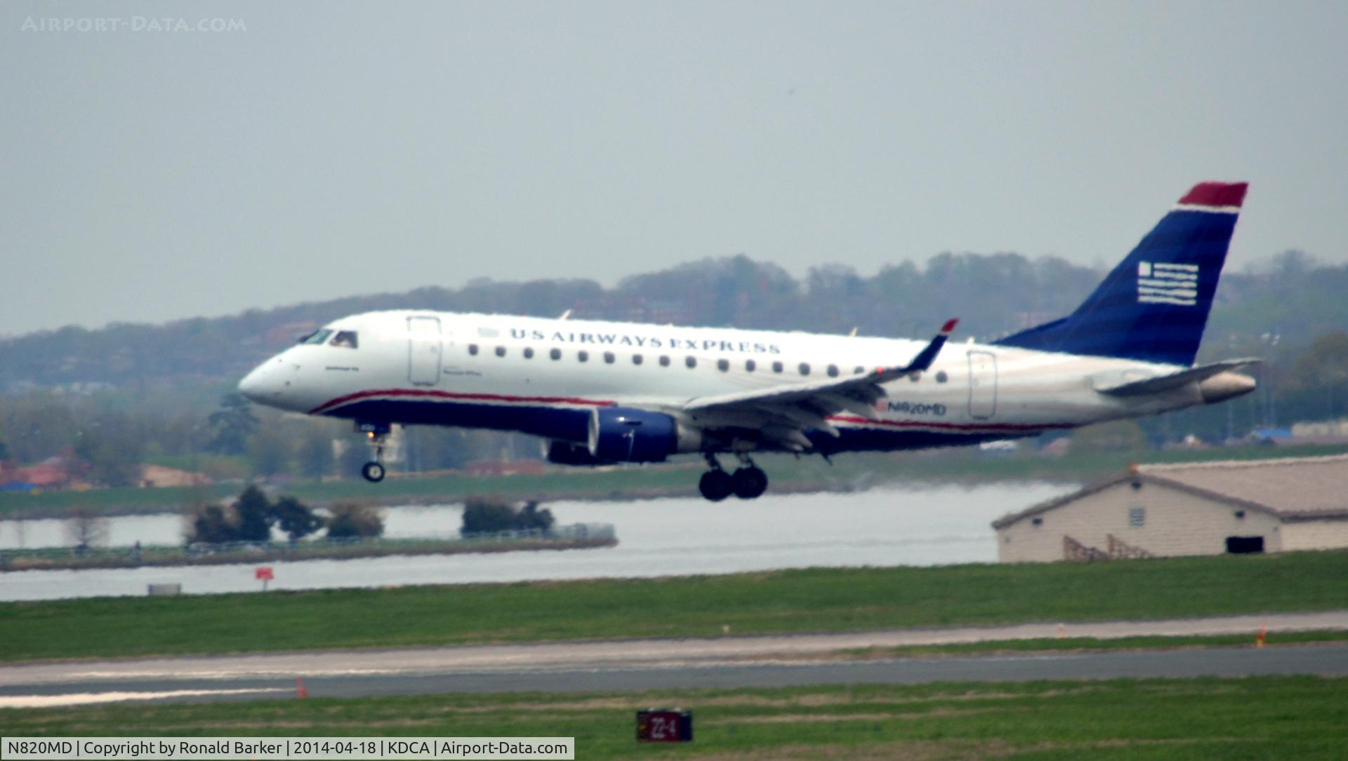 N820MD, 2004 Embraer 170SU (ERJ-170-100SU) C/N 17000041, Landing National Airport
