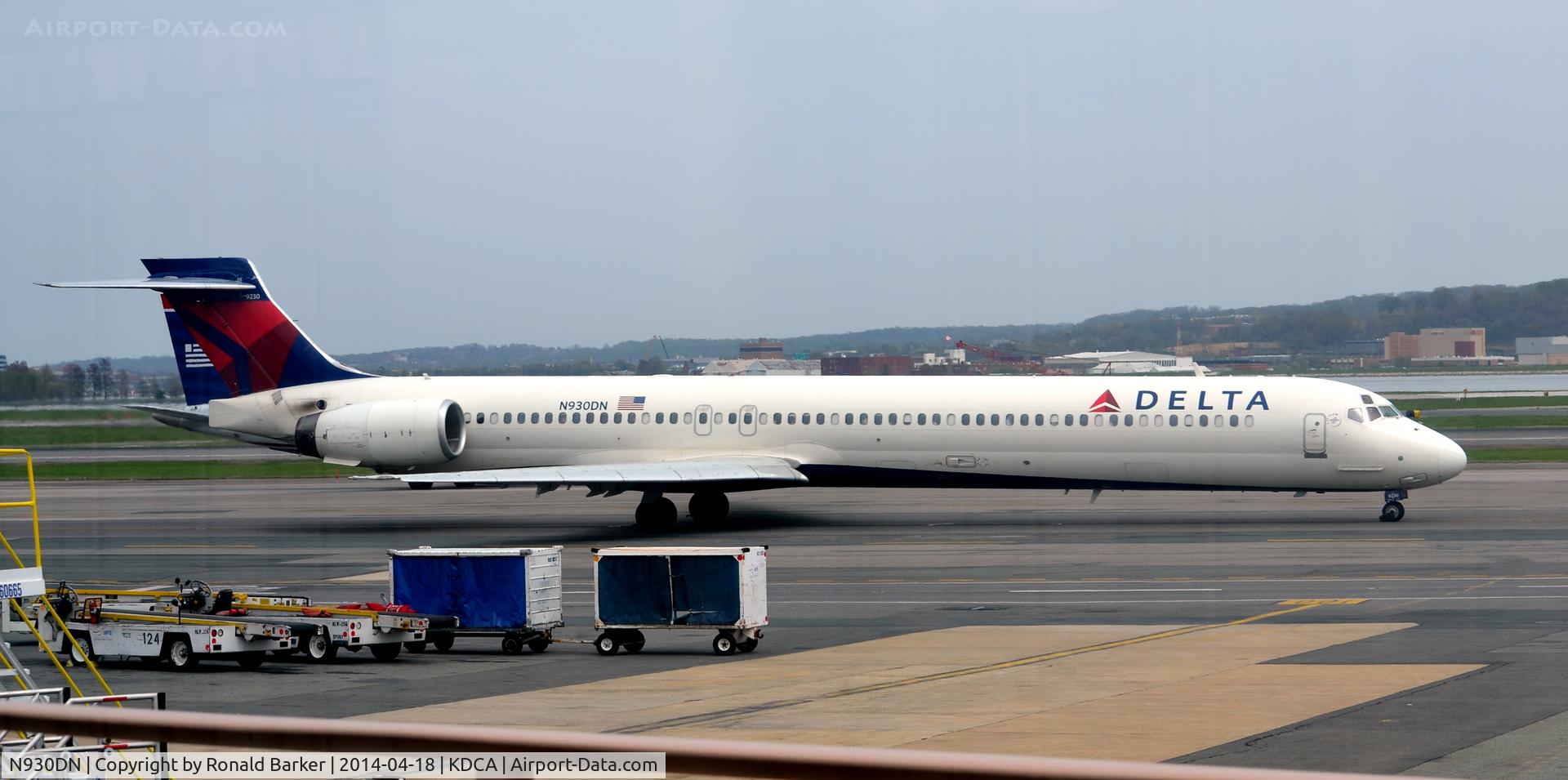 N930DN, 1996 McDonnell Douglas MD-90-30 C/N 53458, Taxi National Airport