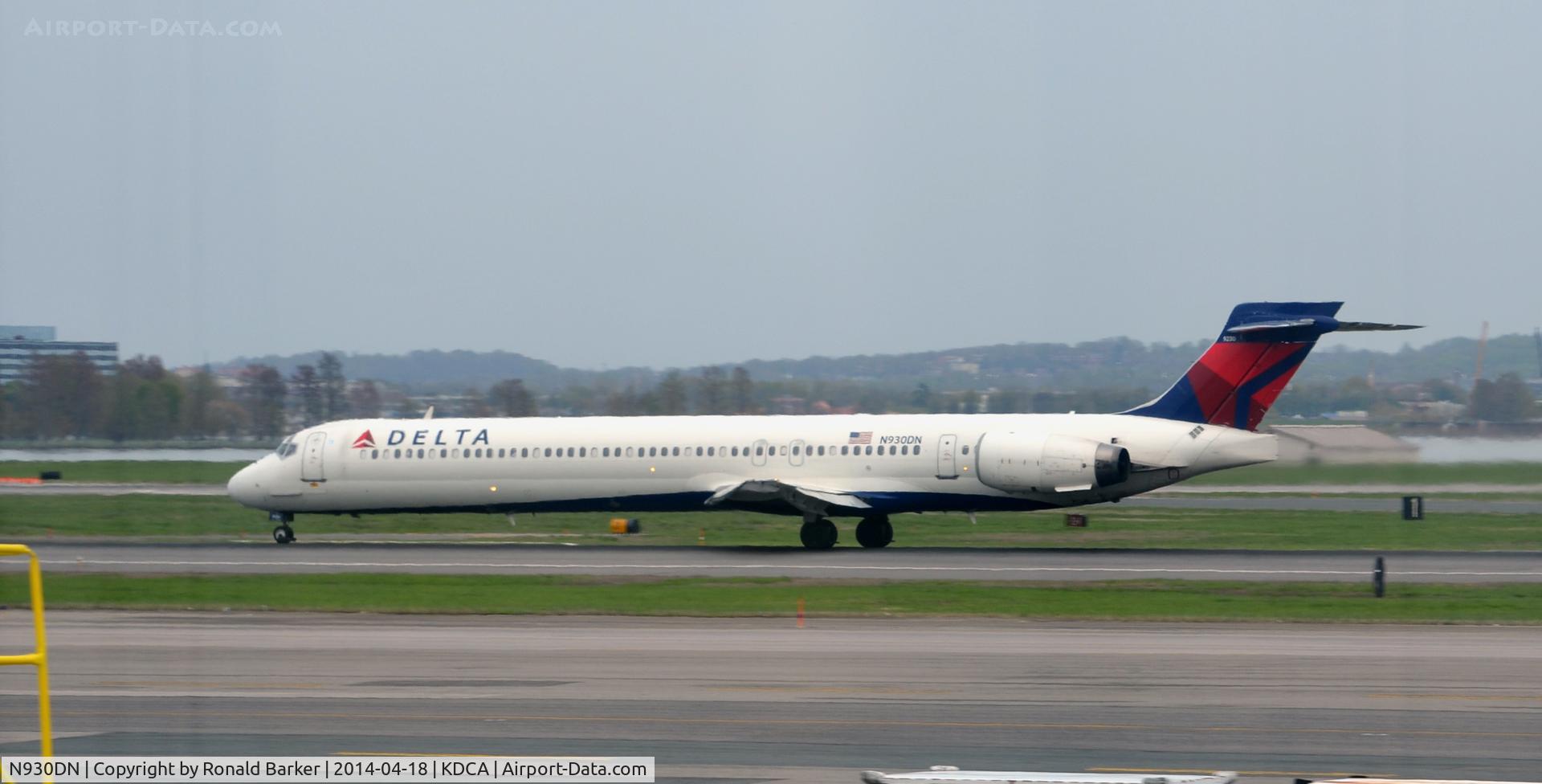 N930DN, 1996 McDonnell Douglas MD-90-30 C/N 53458, Takeoff roll National Airport