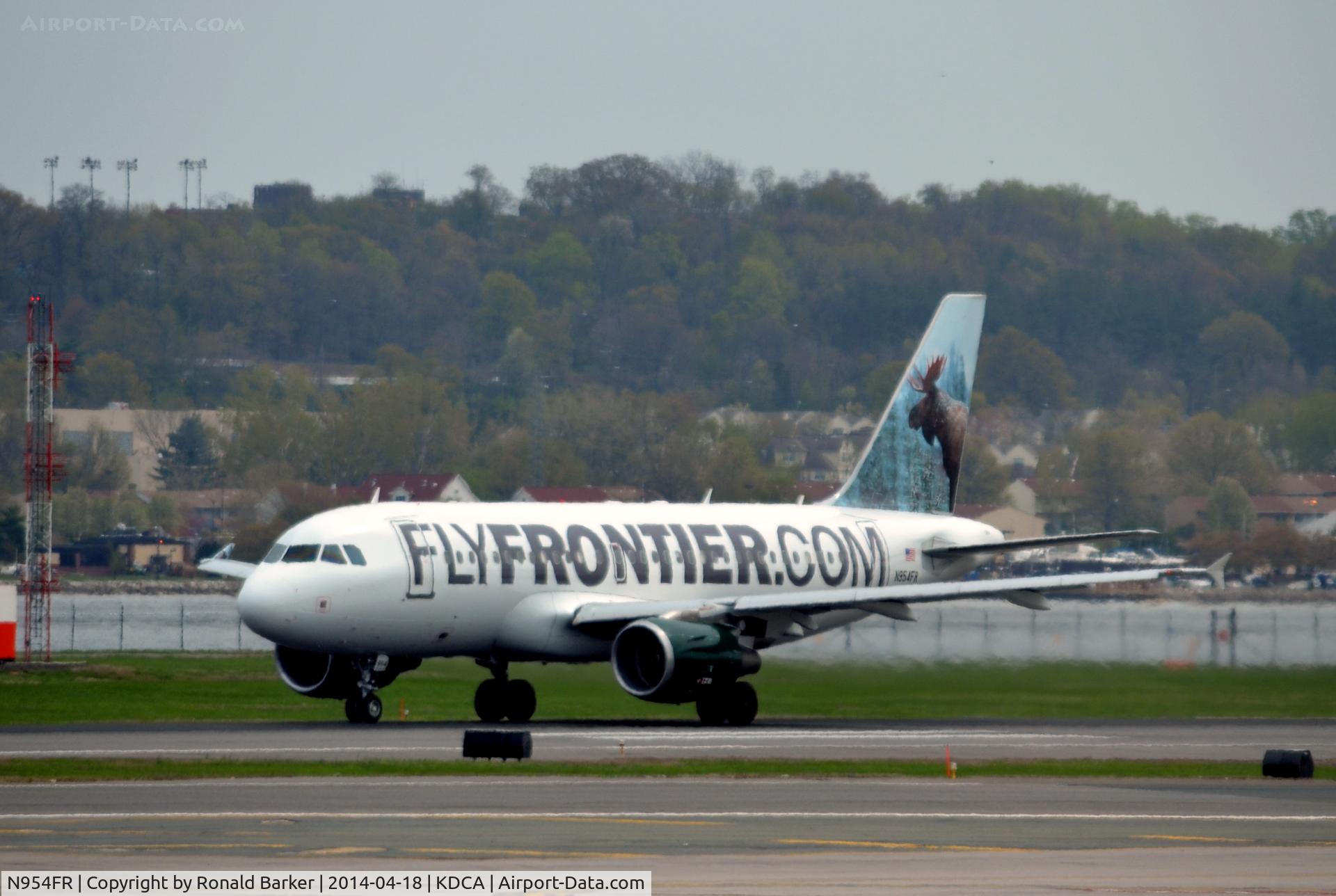 N954FR, 2002 Airbus A319-112 C/N 1786, Takeoff National Airport