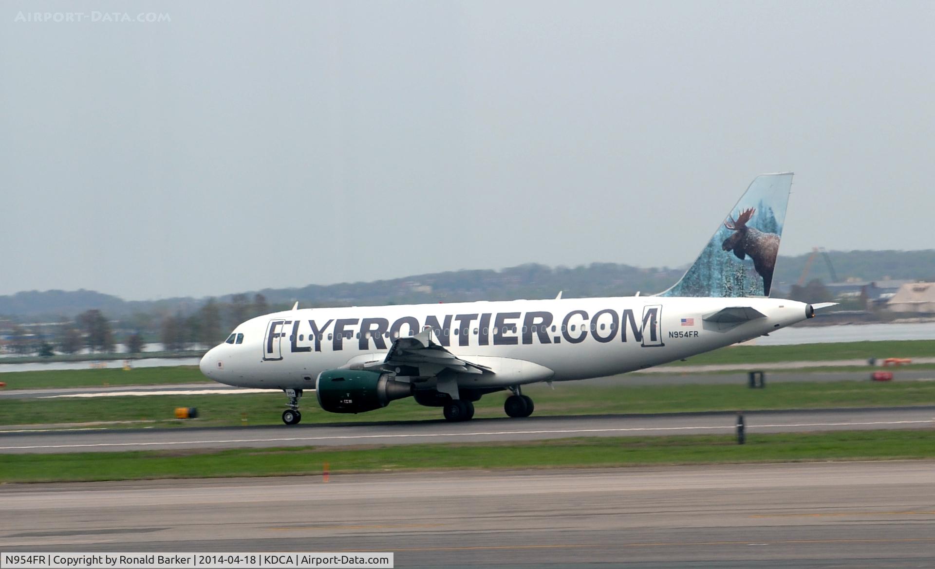 N954FR, 2002 Airbus A319-112 C/N 1786, Takeoff roll National Airport