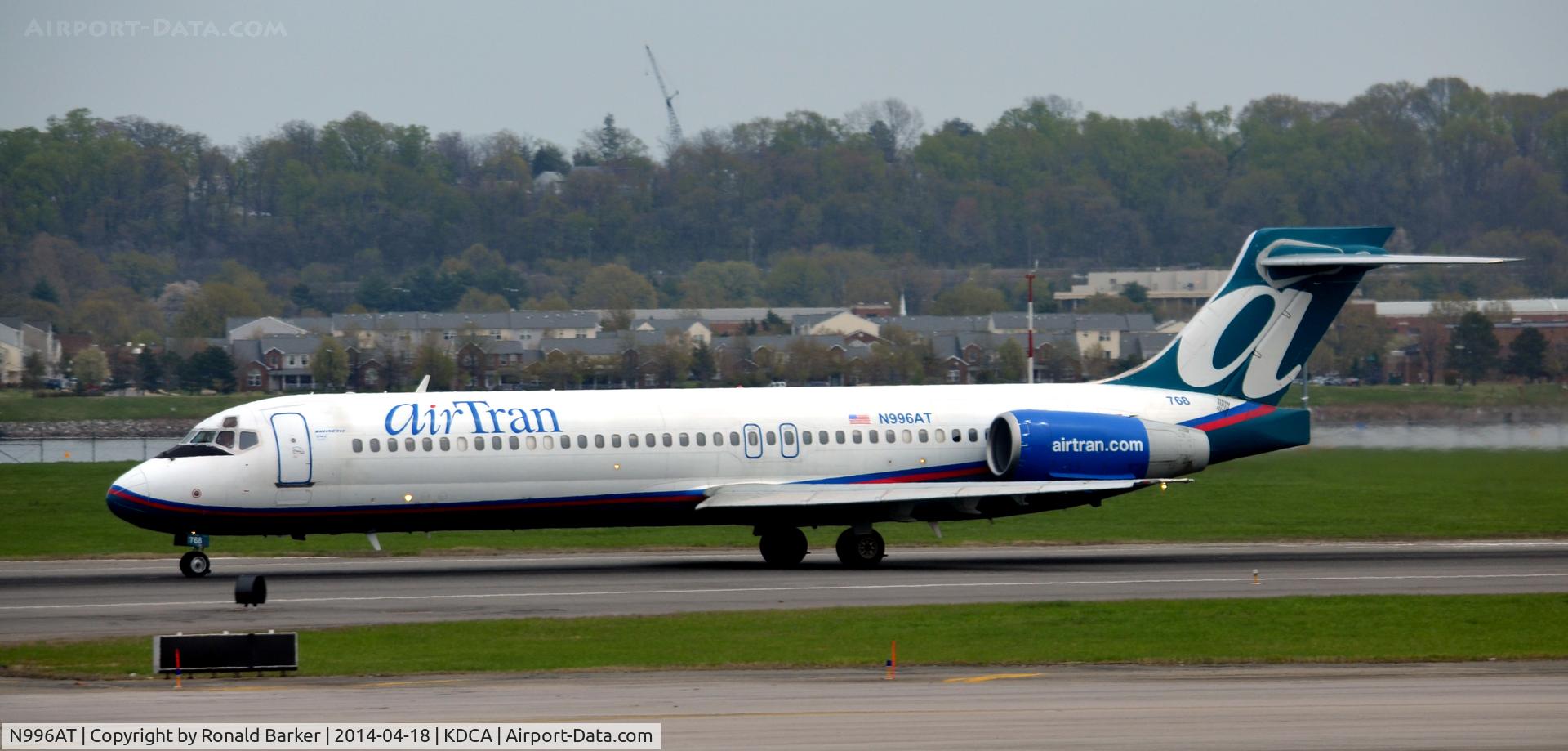 N996AT, 2002 Boeing 717-200 C/N 55140, Takeoff roll National Airport