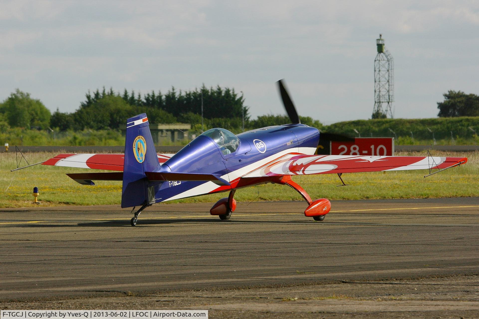 F-TGCJ, Extra EA-330SC C/N 05, Extra EA-330SC, Châteaudun Air Base 279 (LFOC) Open day 2013