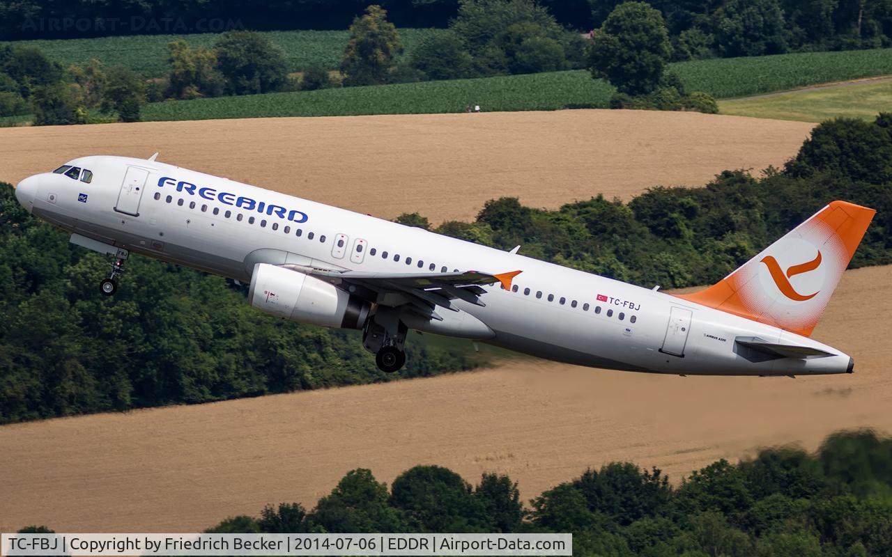 TC-FBJ, 1996 Airbus A320-232 C/N 580, departure to Antalya via RW27