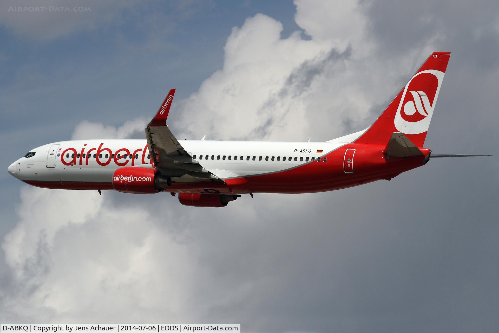 D-ABKQ, 2011 Boeing 737-86J C/N 37760, Take Off