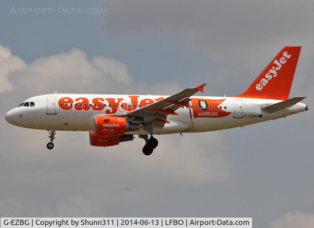 G-EZBG, 2006 Airbus A319-111 C/N 2946, Landing rwy 32L with additional Hamburg logojet