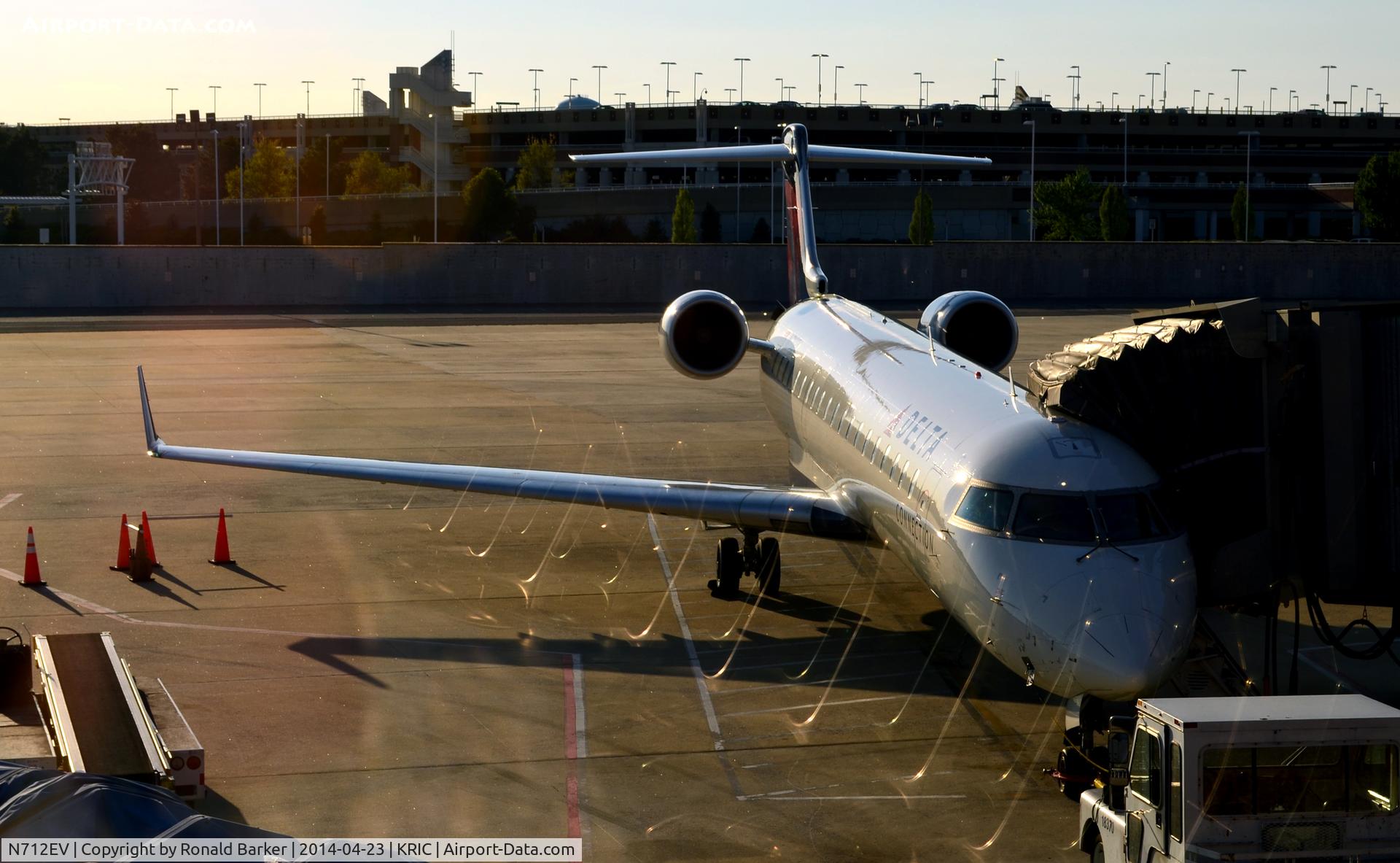 N712EV, 2002 Bombardier CRJ-701ER (CL-600-2C10) Regional Jet C/N 10074, Pushback Richmond