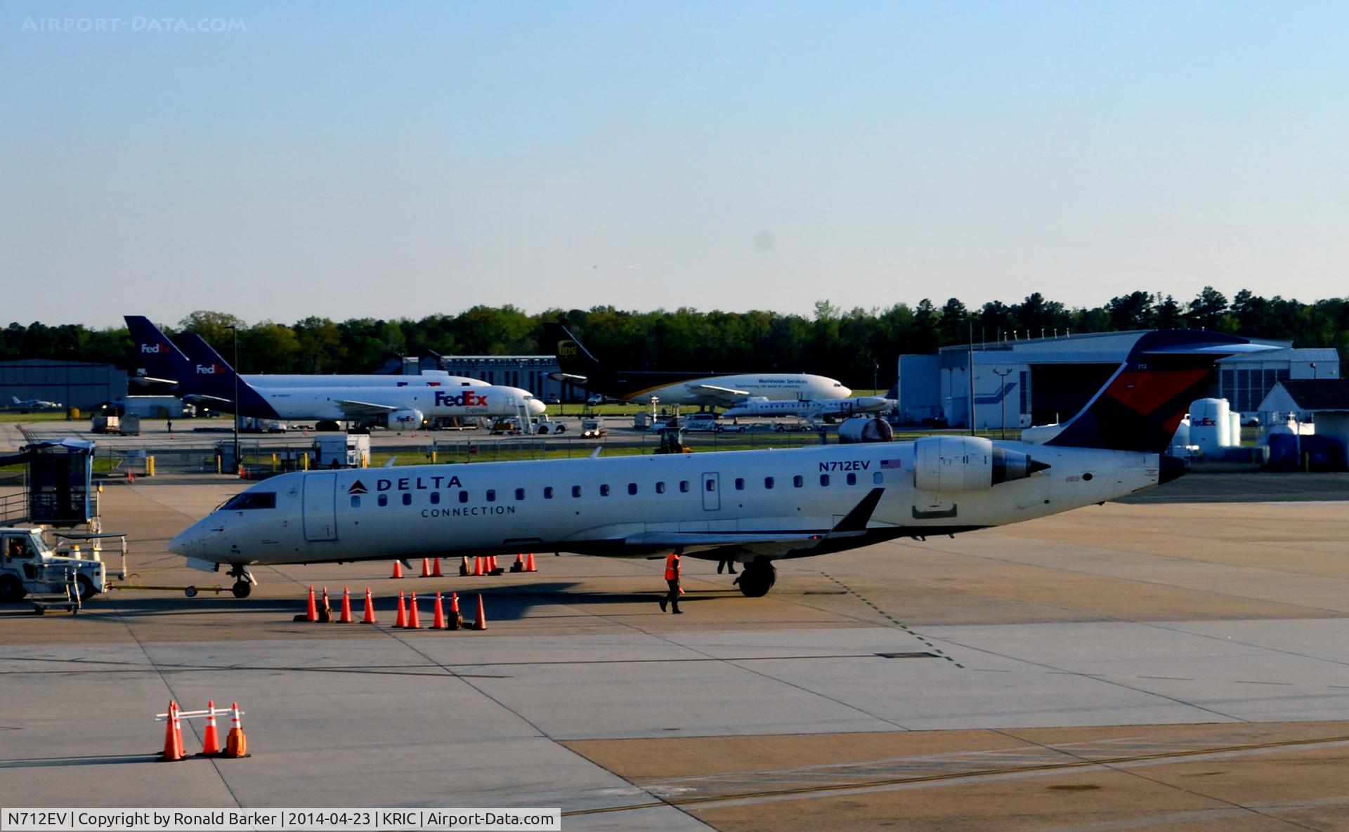 N712EV, 2002 Bombardier CRJ-701ER (CL-600-2C10) Regional Jet C/N 10074, Pushback Richmond