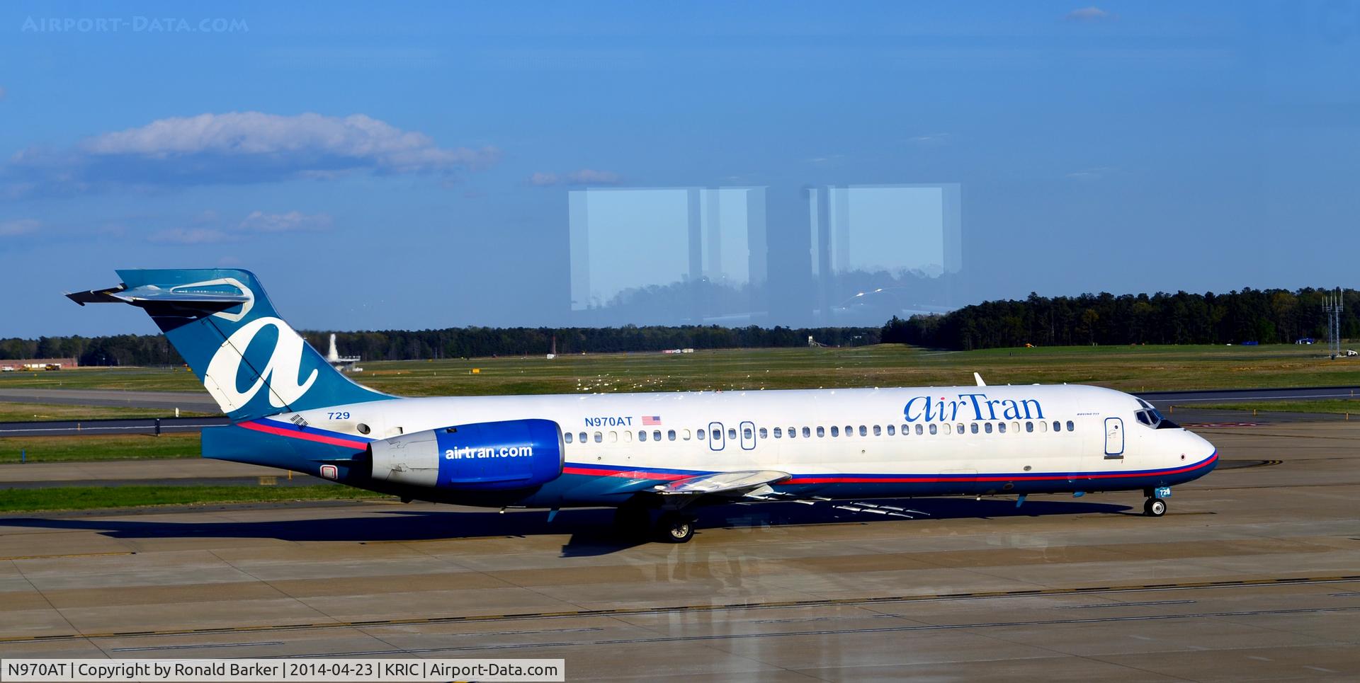 N970AT, 2001 Boeing 717-200 C/N 55031, Taxi Richmond