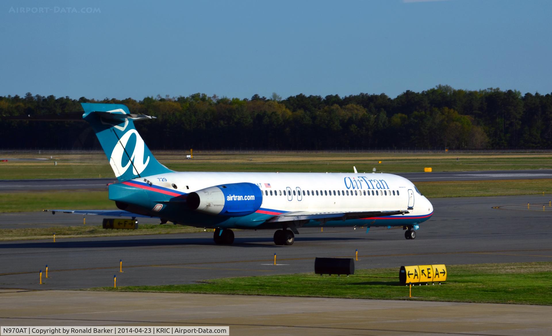 N970AT, 2001 Boeing 717-200 C/N 55031, Taxi Richmond