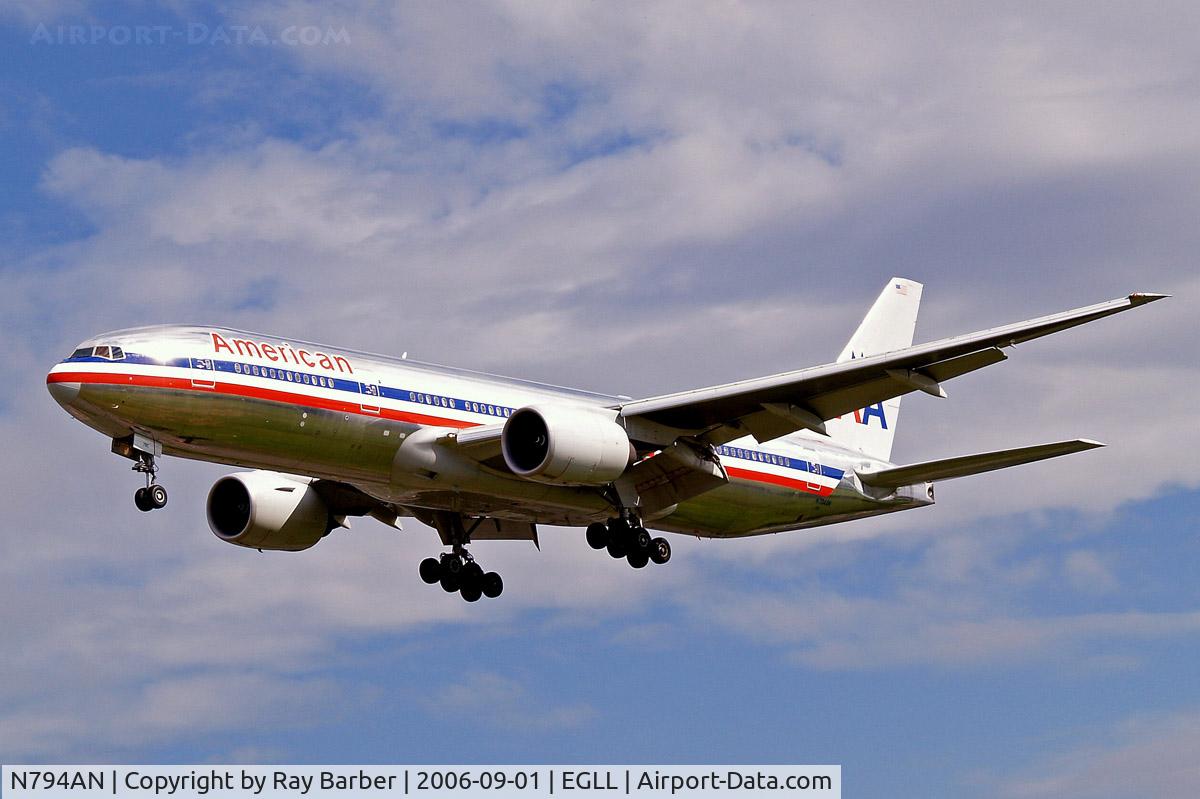N794AN, 2000 Boeing 777-223 C/N 30256, Boeing 777-223ER [30256] (American Airlines) Heathrow~G 01/09/2006. On finals 27L.