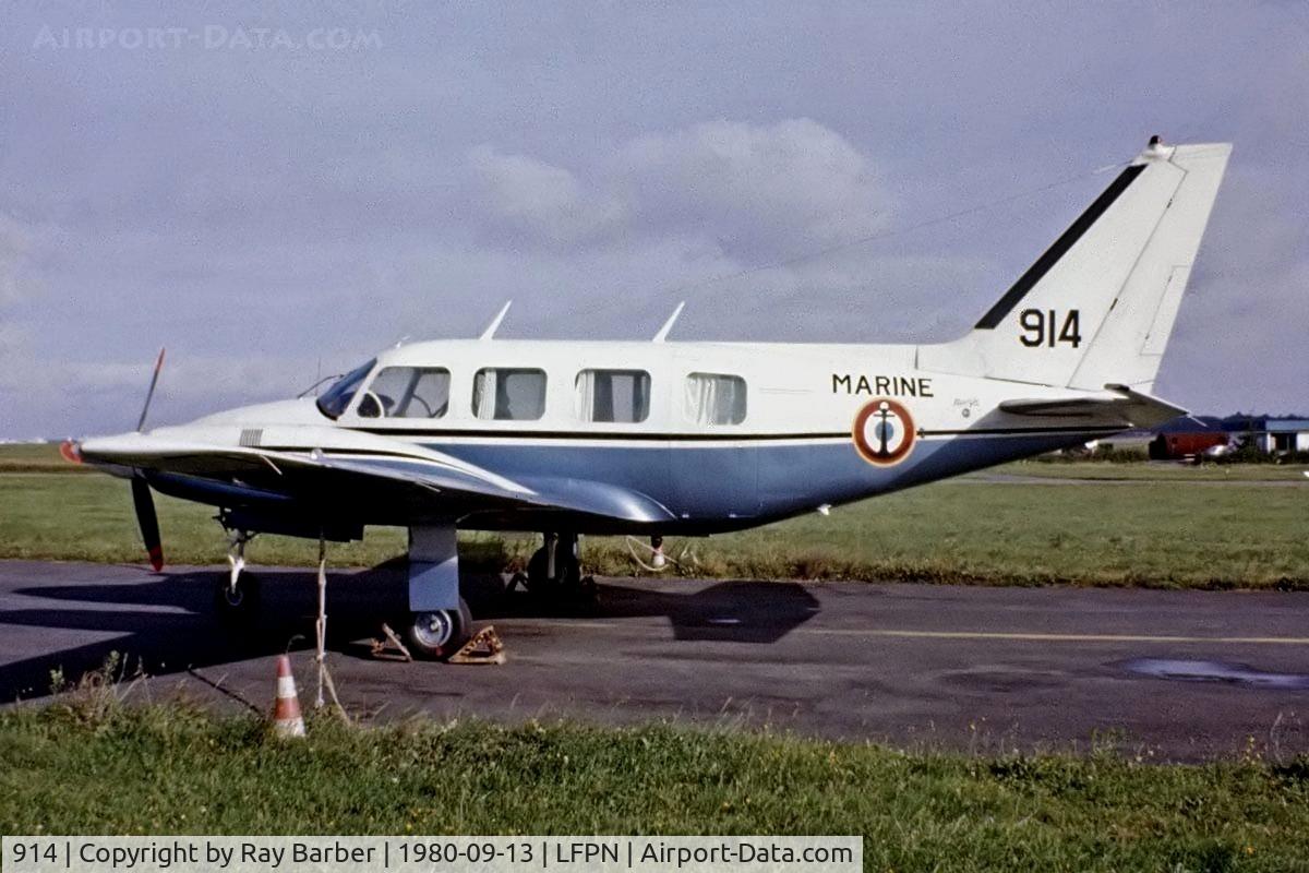 914, 1973 Piper PA-31 C/N 31-7300914, Piper PA-31-310 Turbo Navajo B [31-7300914] (French Navy) Toussus Le Noble~F 13/09/1980
