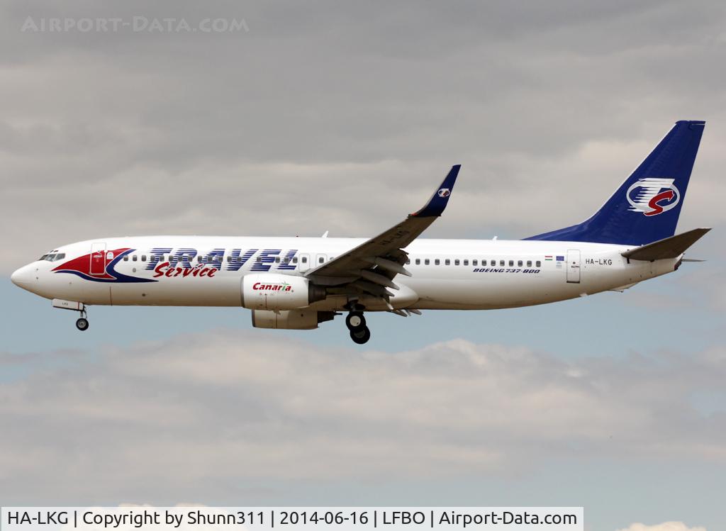 HA-LKG, 2001 Boeing 737-8CX C/N 32362, Landing rwy 32L