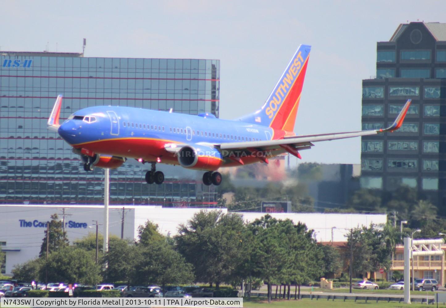 N743SW, 1998 Boeing 737-7H4 C/N 29279, Southwest 737-700