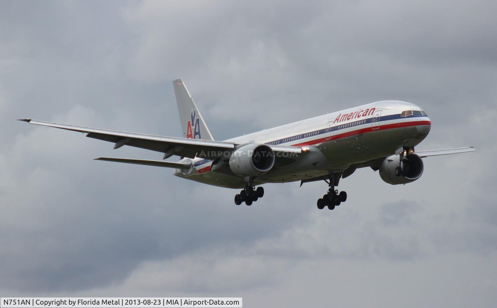 N751AN, 2001 Boeing 777-223 C/N 30798, American 777-200