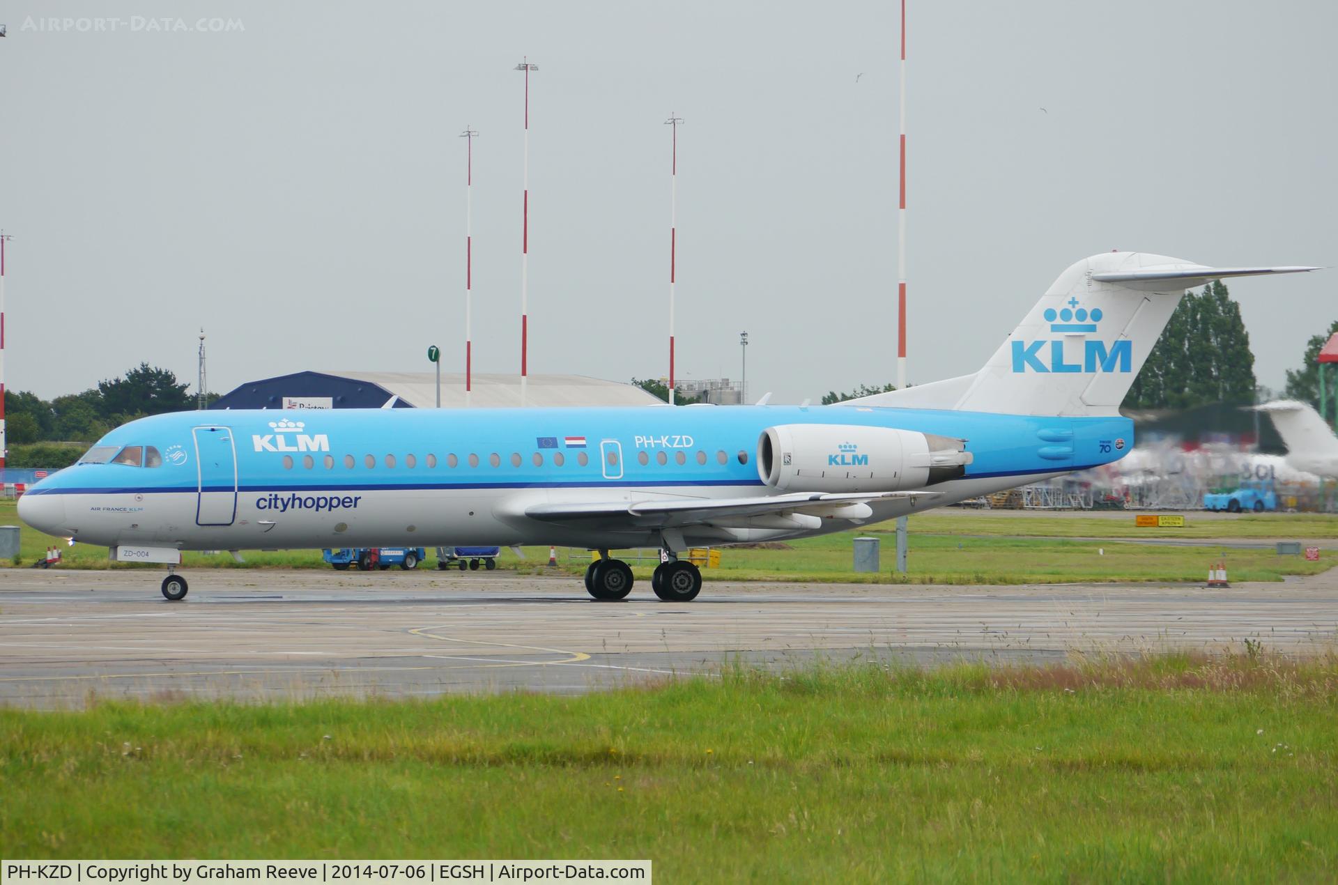 PH-KZD, 1997 Fokker 70 (F-28-0070) C/N 11582, About to depart.