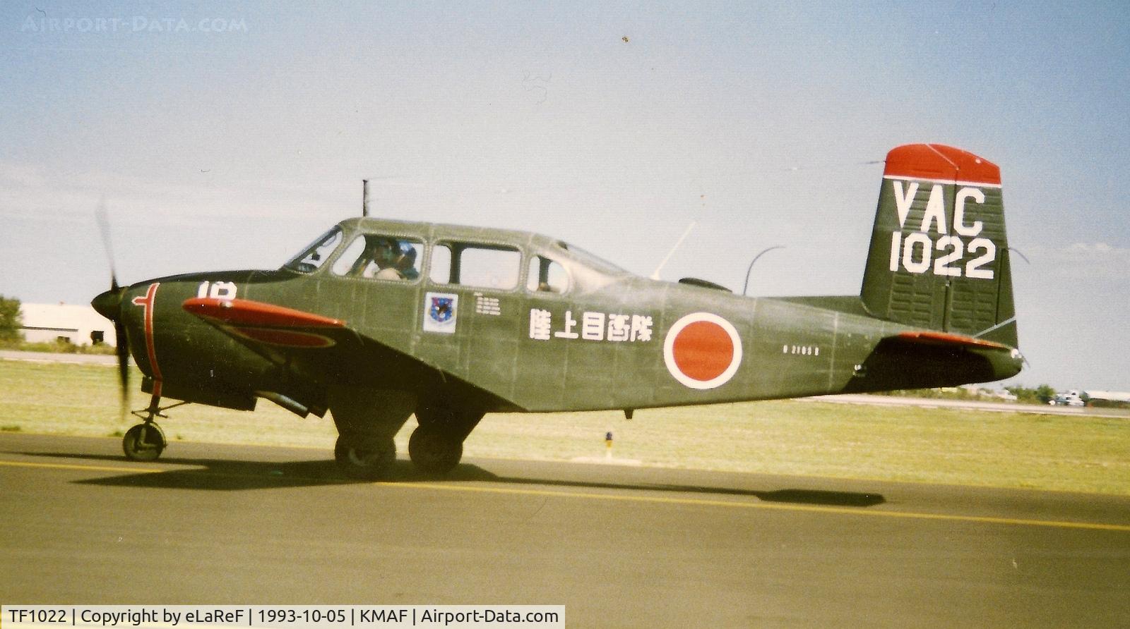 TF1022, Fuji LM-1 C/N 21022, Taxing past at the 1993 CAF-Sho
