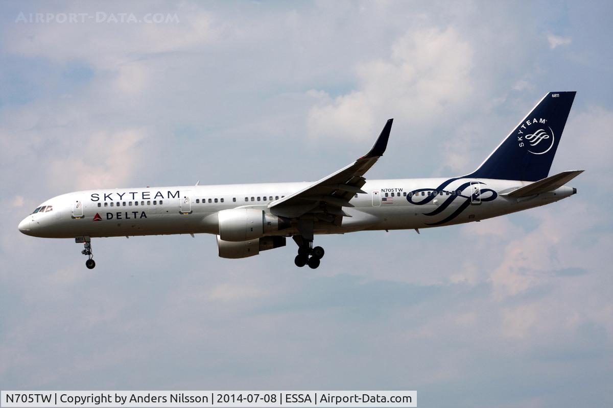 N705TW, 1997 Boeing 757-231ER C/N 28479, On short final for 19L.