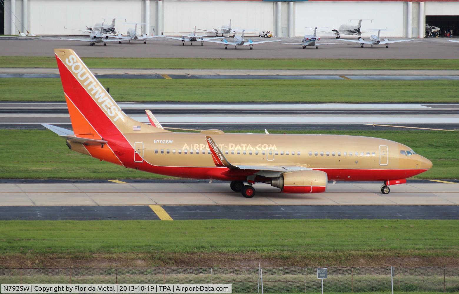 N792SW, 2000 Boeing 737-7H4 C/N 27887, Southwest classic colors 737-700