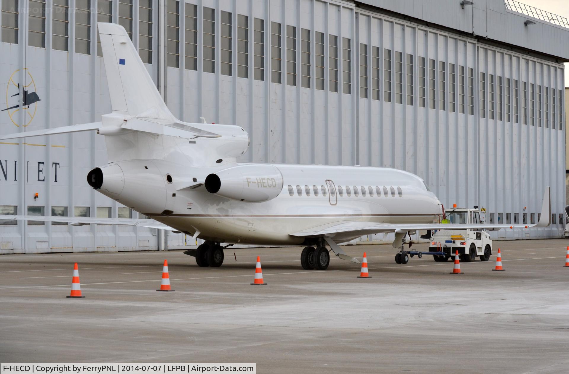 F-HECD, 2011 Dassault Falcon 7X C/N 134, Falcon 7X being prepared for its next flight.