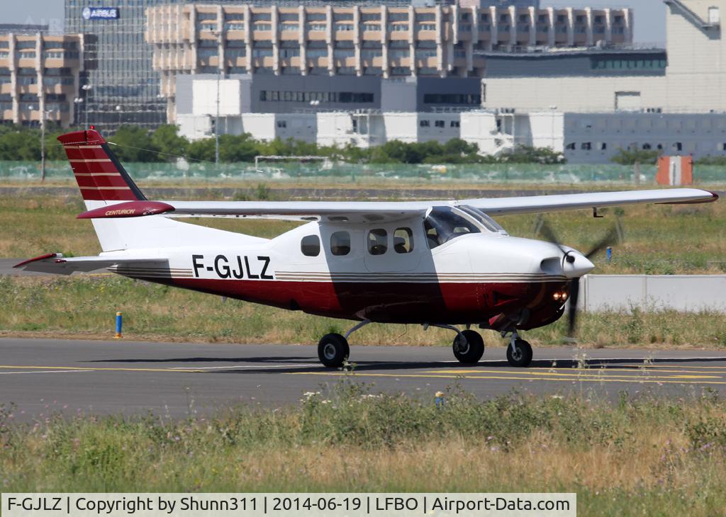 F-GJLZ, Cessna P210N Pressurised Centurion C/N P21000423, Taxiing to the General Aviation area...