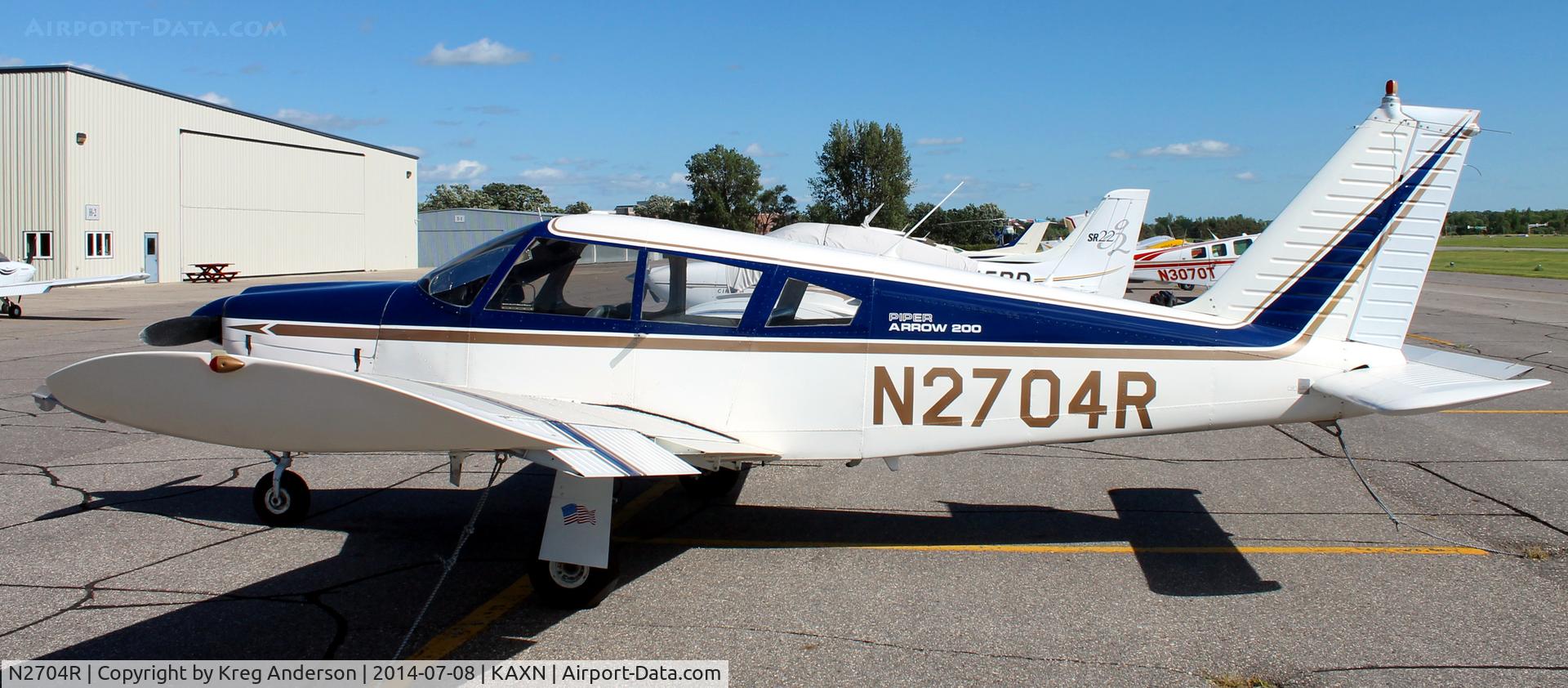 N2704R, 1969 Piper PA-28R-200 C/N 28R-35254, Piper PA-28R-200 Arrow on the line.