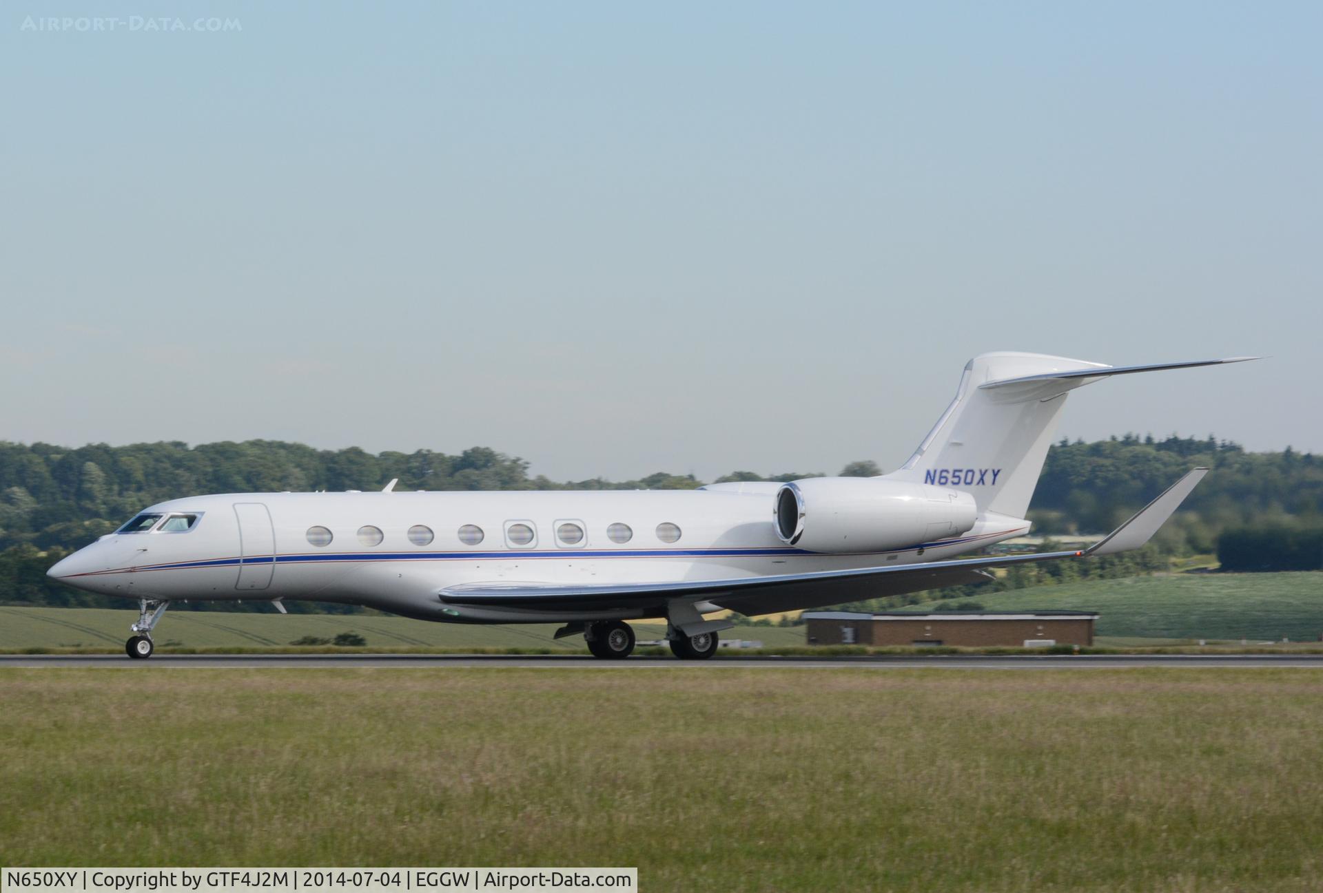 N650XY, 2013 Gulfstream Aerospace G650 (G-VI) C/N 6071, N650XY departing Luton