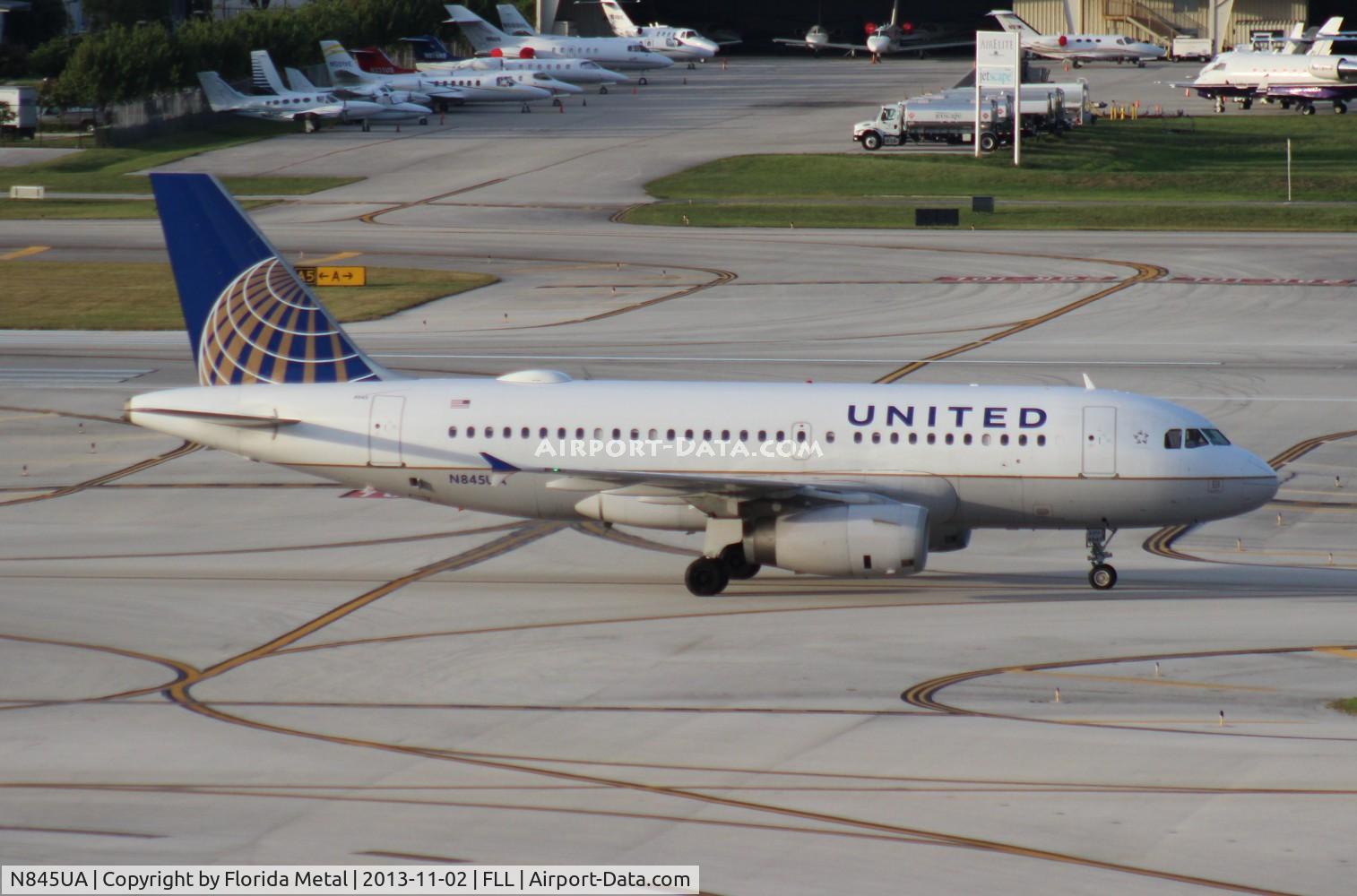 N845UA, 2001 Airbus A319-131 C/N 1585, United A319