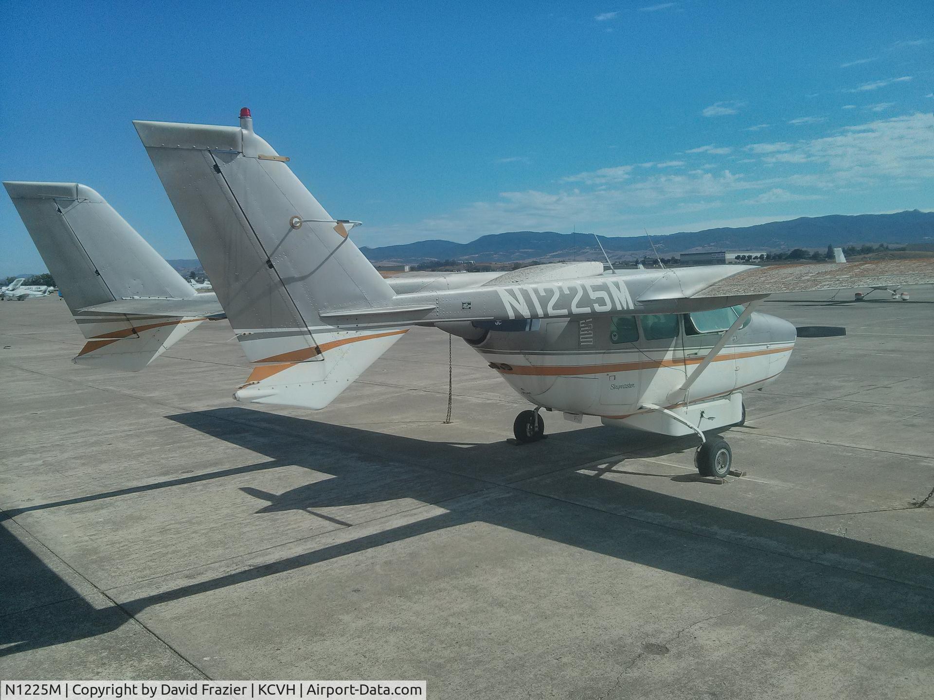 N1225M, 1971 Cessna 337F Super Skymaster C/N 33701425, Aircraft in poor condition, out of annual for the last 15 years or so according to the folks at the FBO. Windows are badly glazed and wings have several years worth of bird poop. Located at Hollister airport in CA.