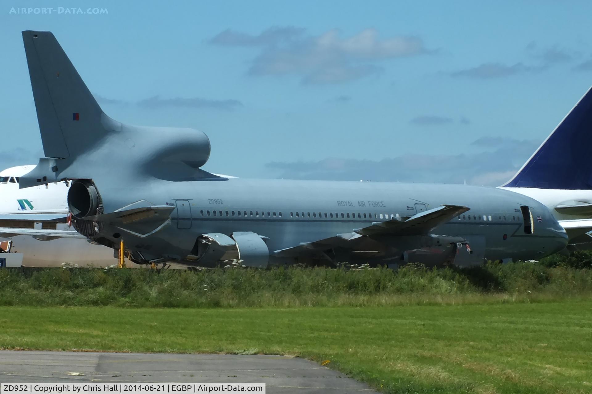 ZD952, 1979 Lockheed L-1011-500 Tristar (KC.1) C/N 193V-1168, in the scrapping area at Kemble