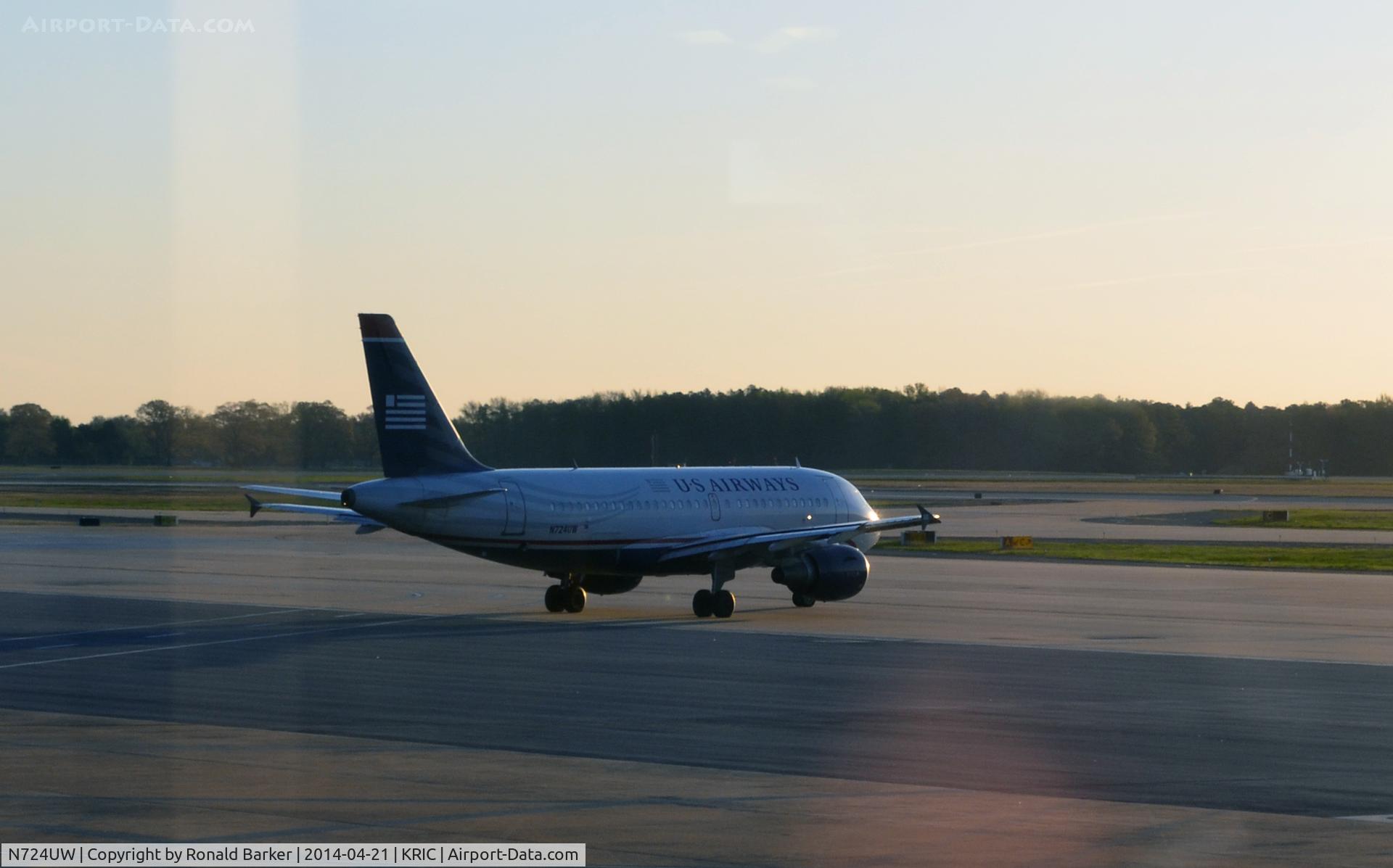N724UW, 1999 Airbus A319-112 C/N 1122, Taxi Richmond