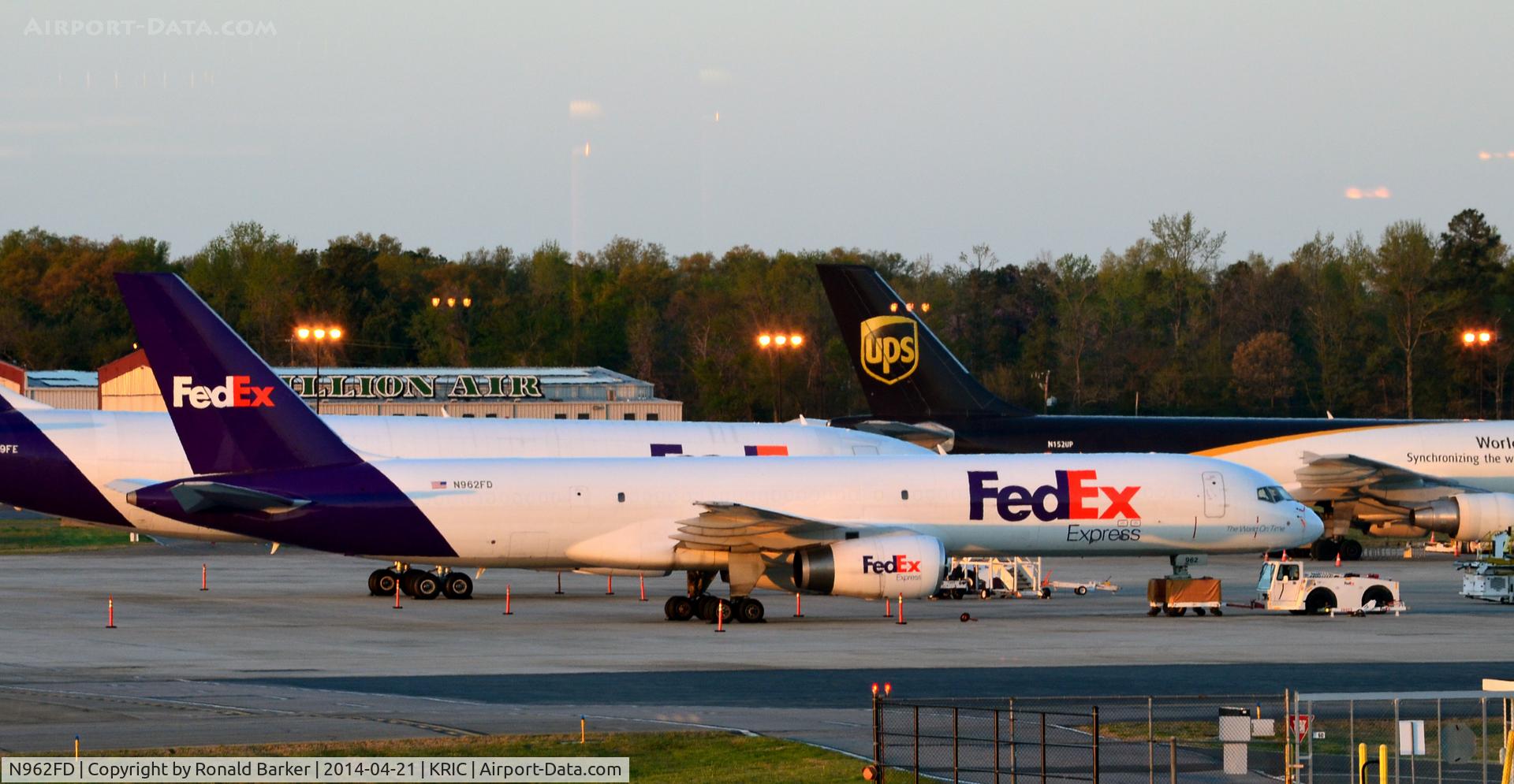 N962FD, 1988 Boeing 757-2G5 C/N 24176, Richmond