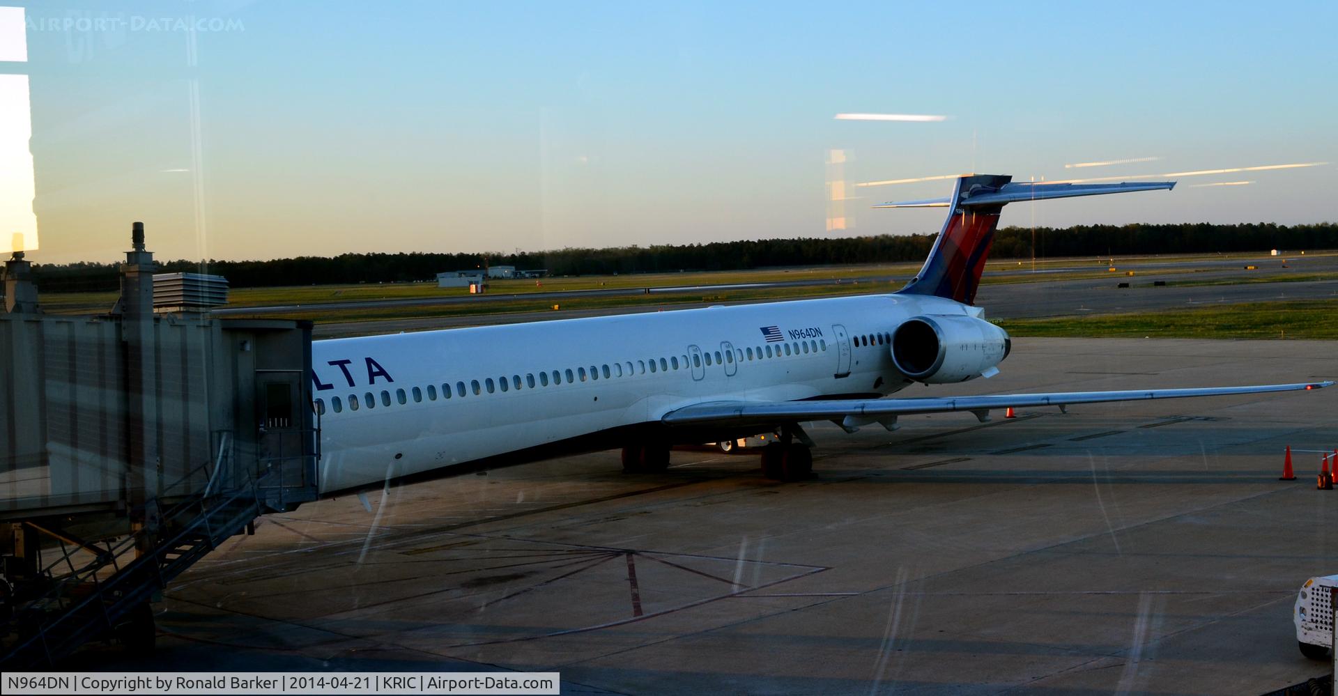 N964DN, McDonnell Douglas MD-90-30 C/N 60001, Richmond