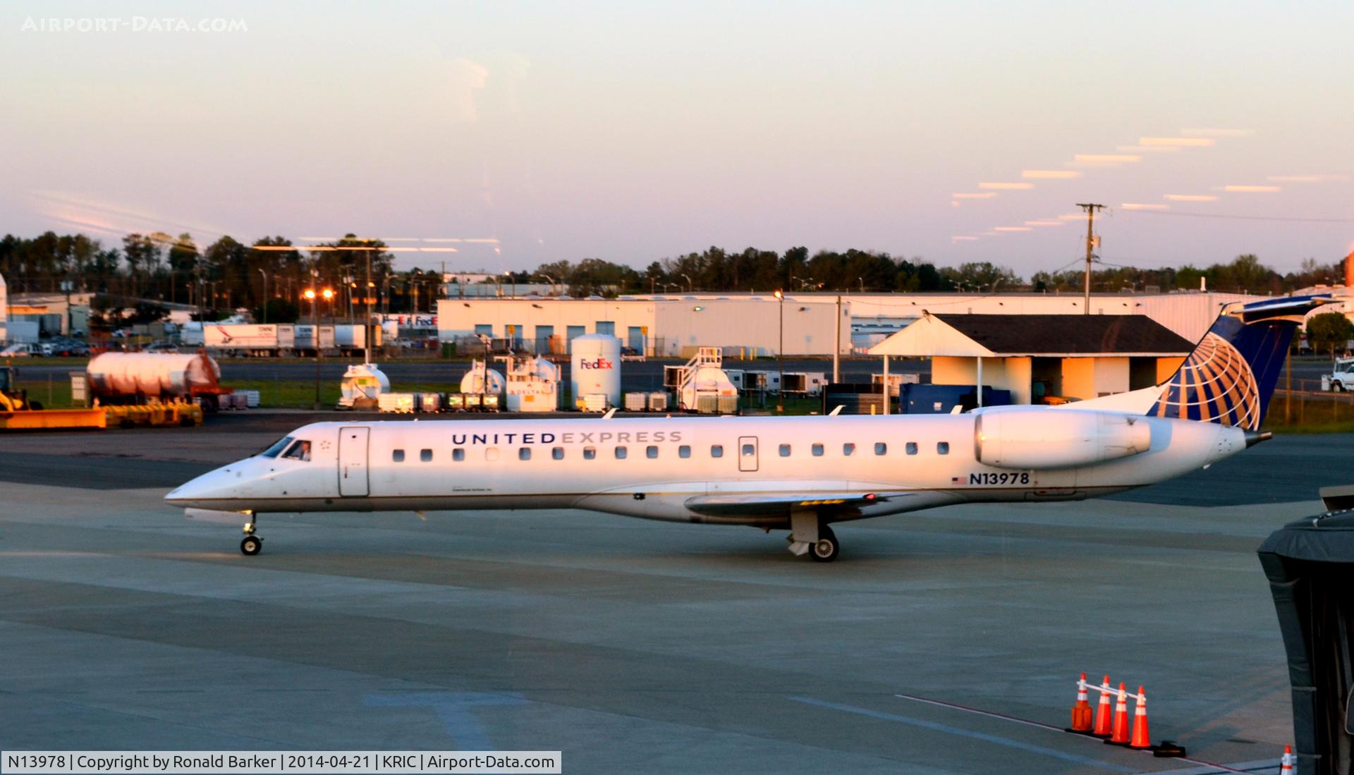 N13978, 1999 Embraer EMB-145LR C/N 145180, Taxi Richmond