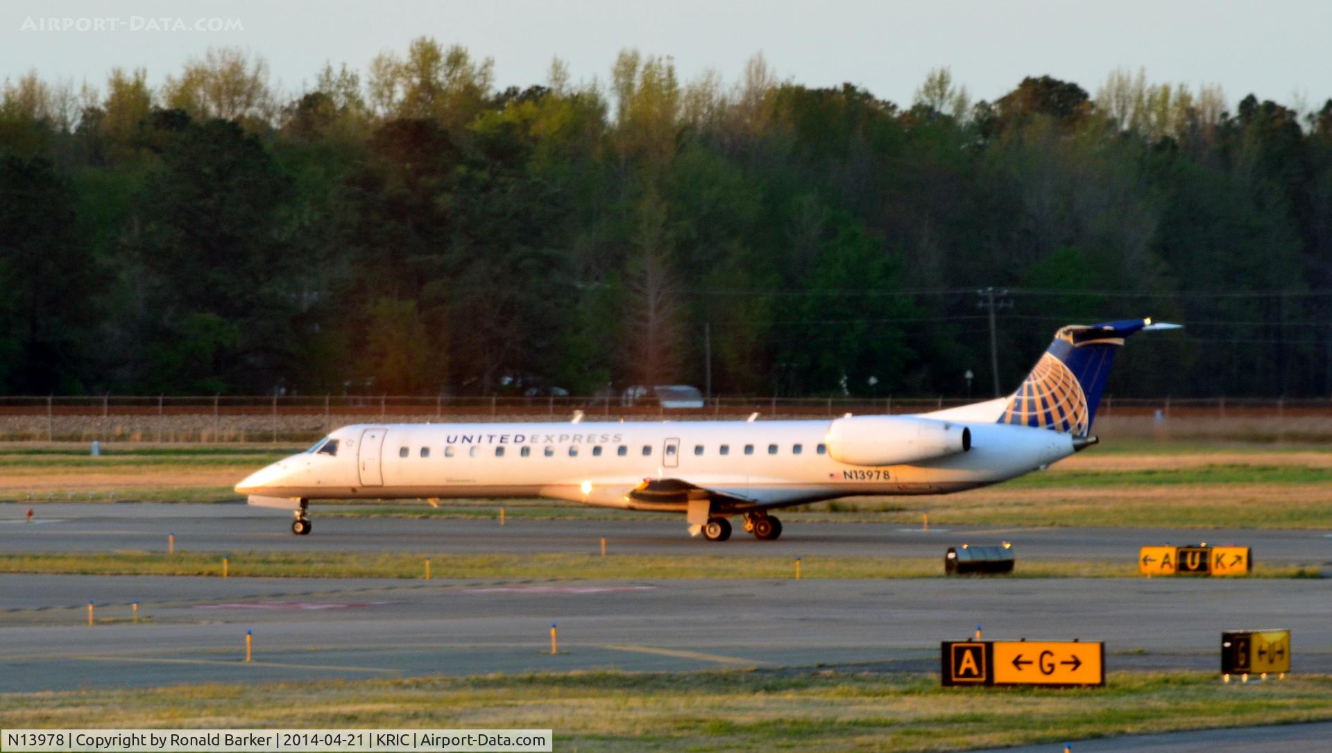 N13978, 1999 Embraer EMB-145LR C/N 145180, Taxi Richmond